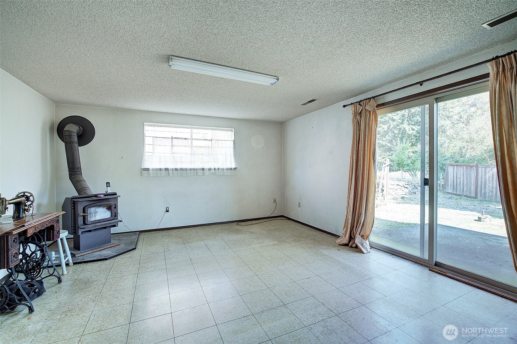 6651 E Grandview Avenue