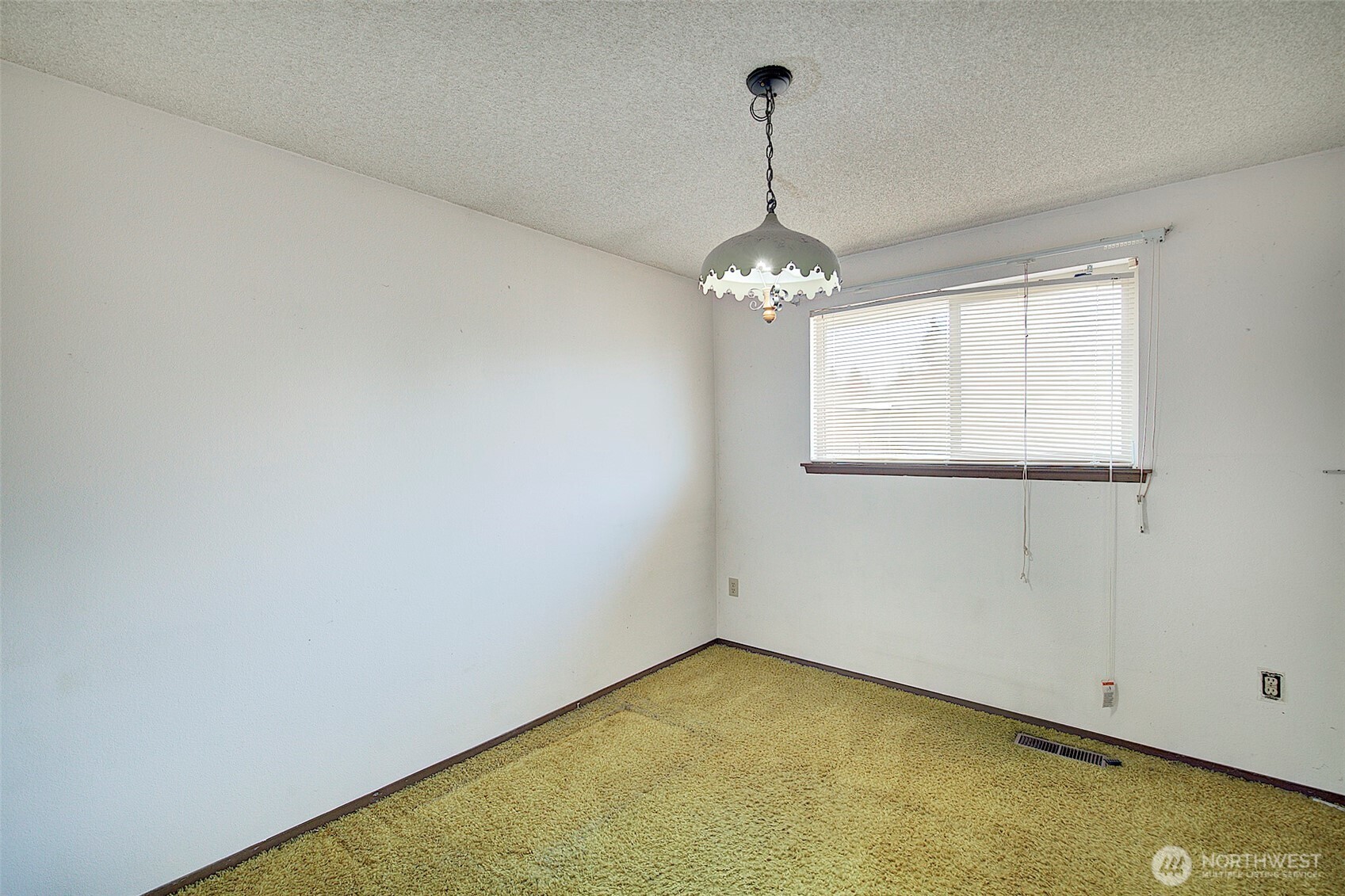 6651 E Grandview Avenue