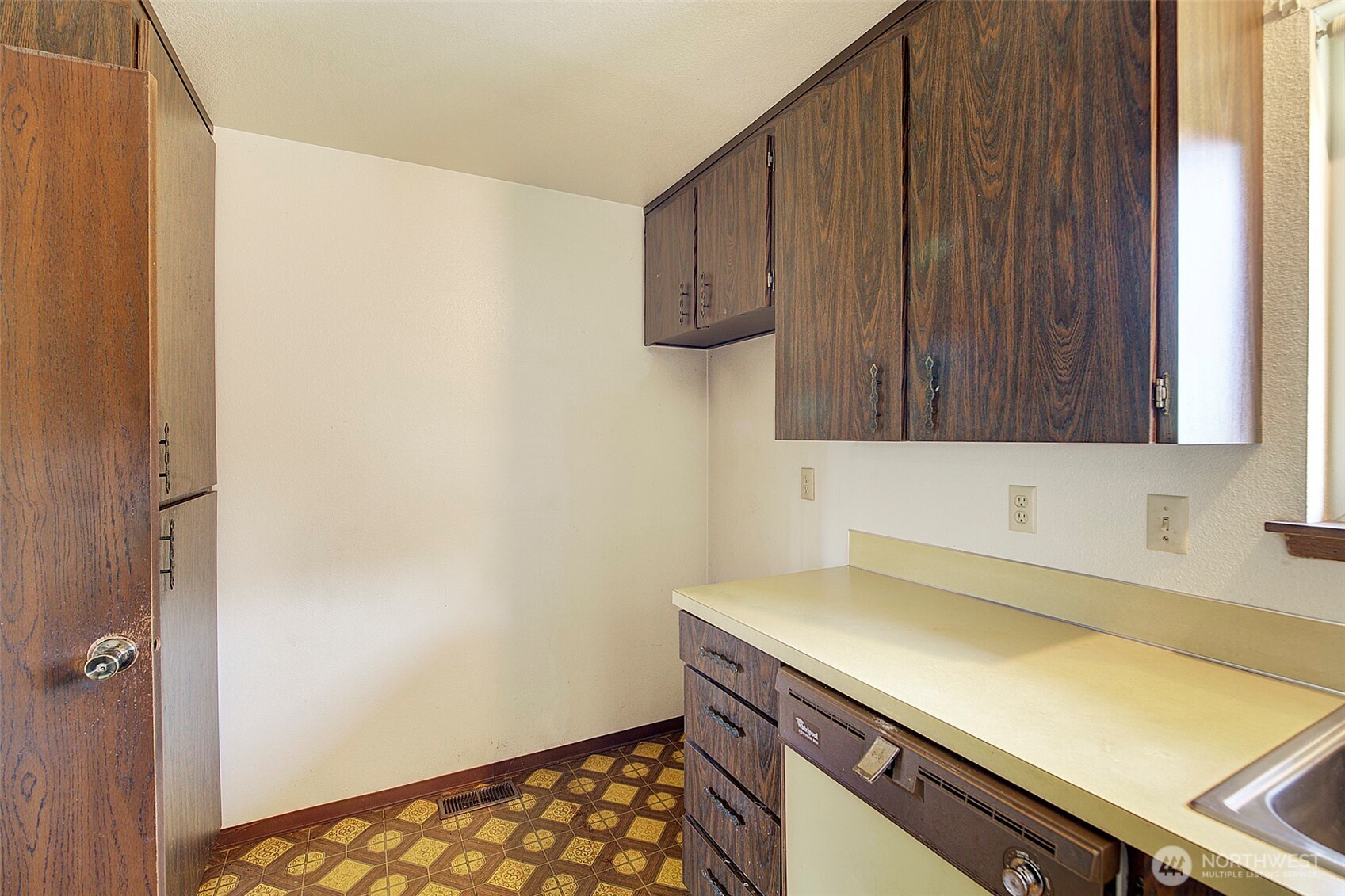 6651 E Grandview Avenue