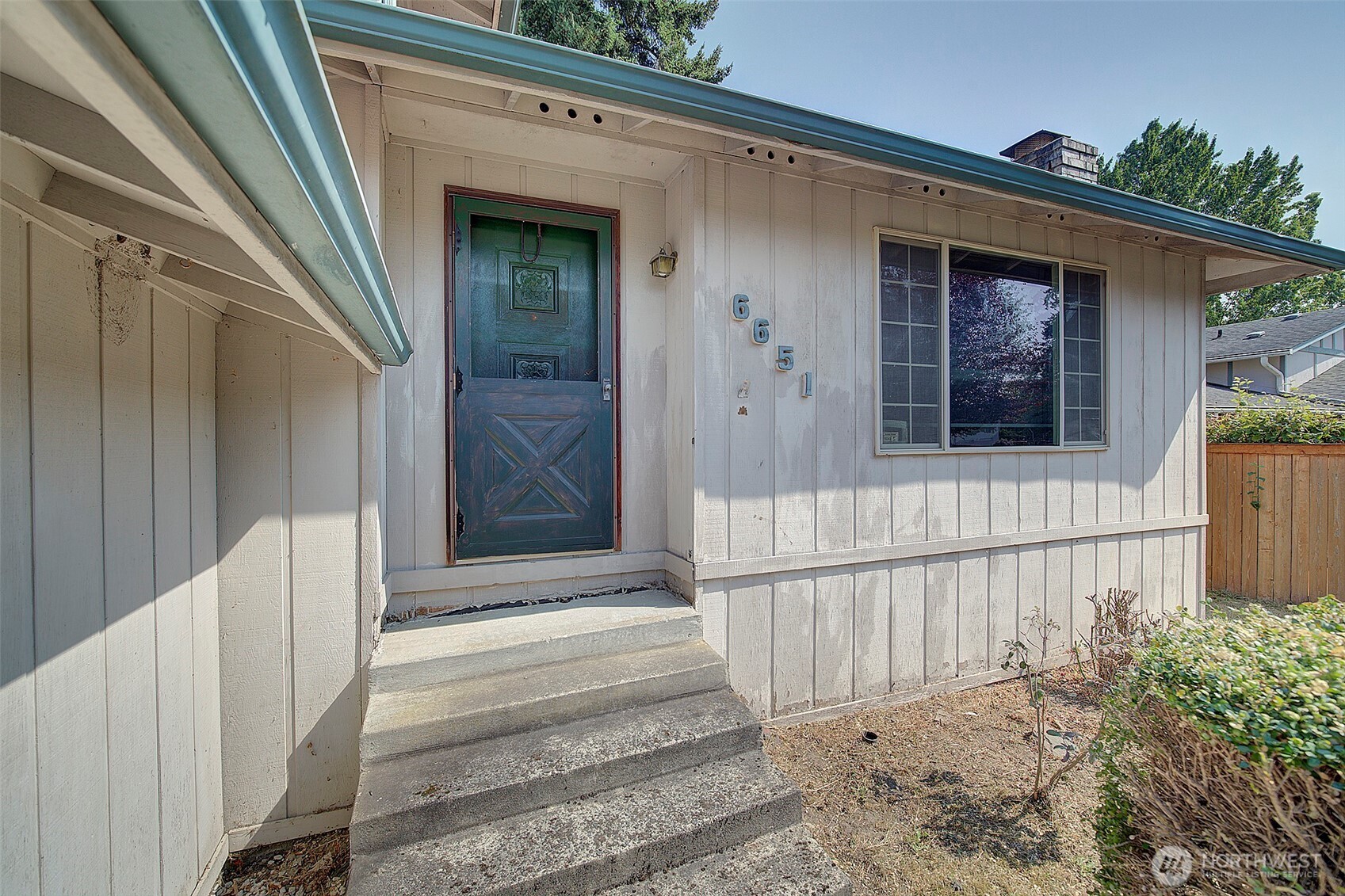 6651 E Grandview Avenue