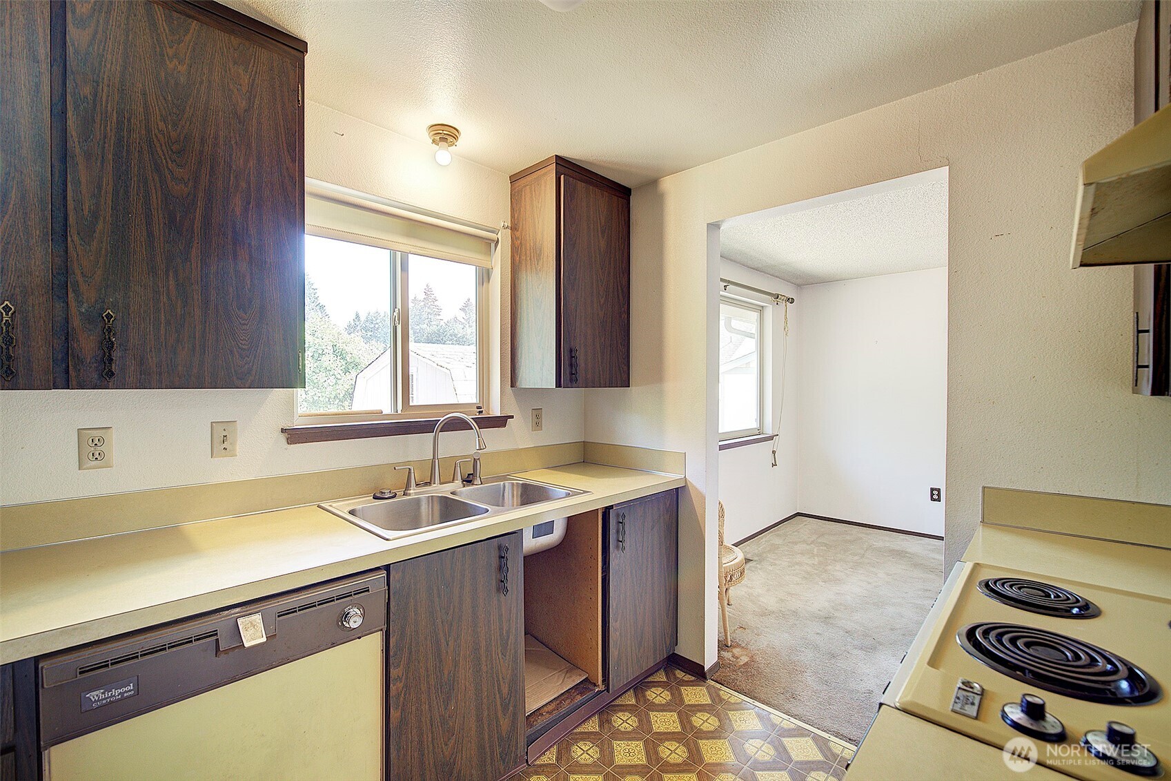 6651 E Grandview Avenue