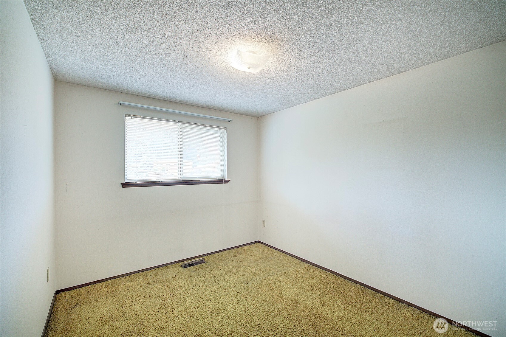 6651 E Grandview Avenue