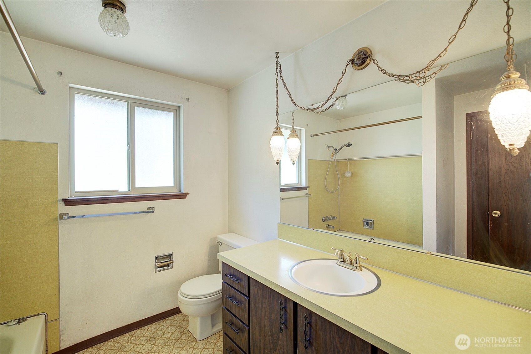 6651 E Grandview Avenue