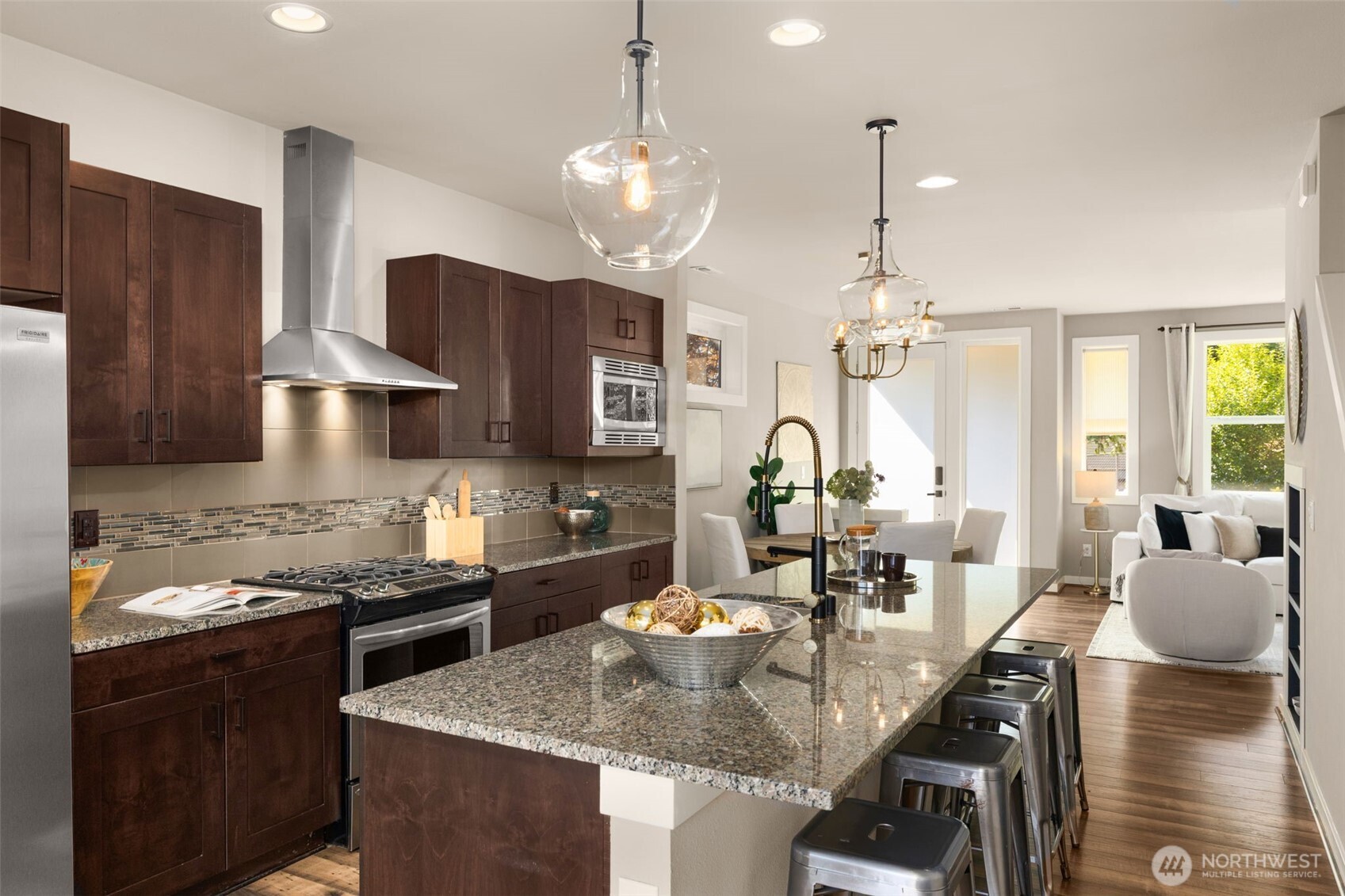 3012 SW Holly Street