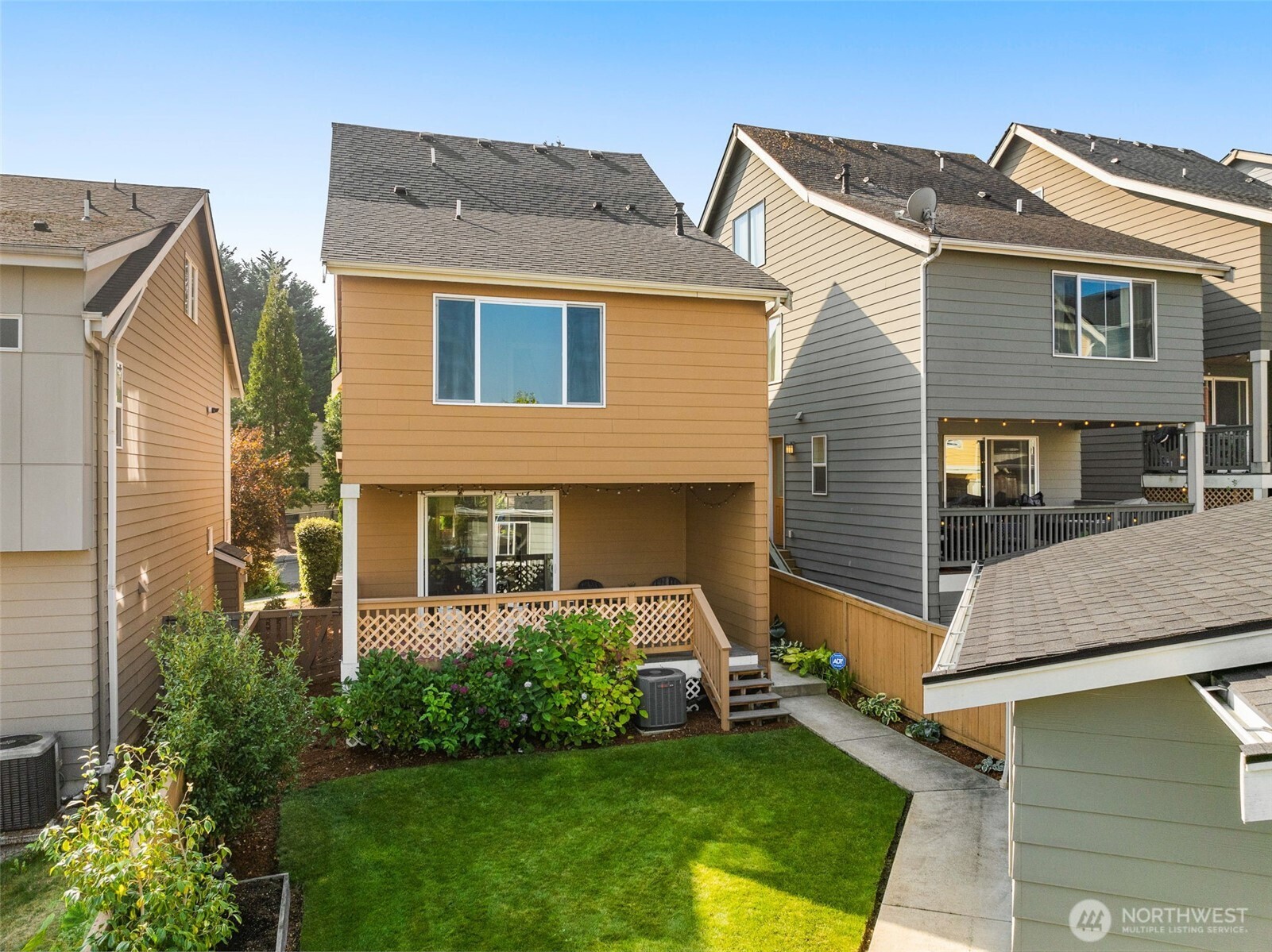 3012 SW Holly Street