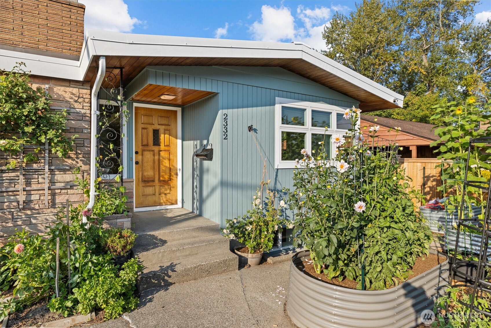 2332 S Juneau Street