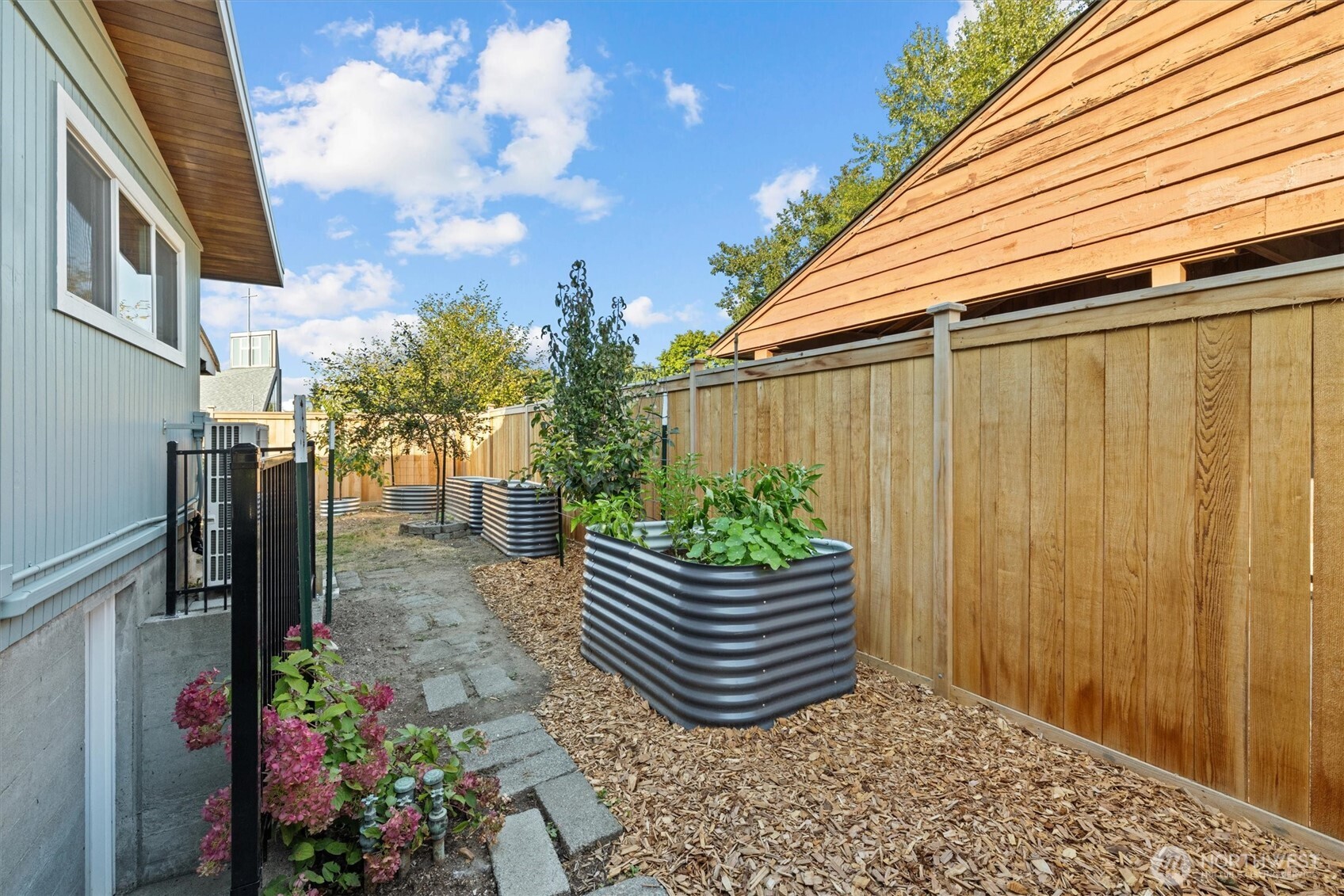 2332 S Juneau Street