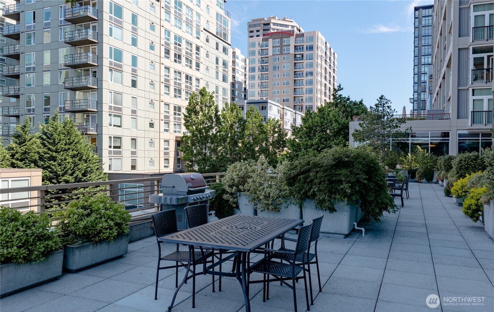 2716 Elliott Avenue Unit: 404