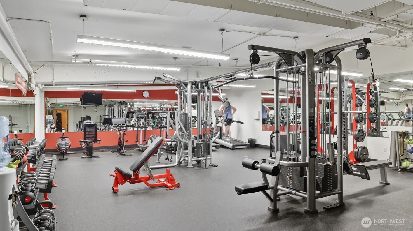 2716 Elliott Avenue Unit: 404