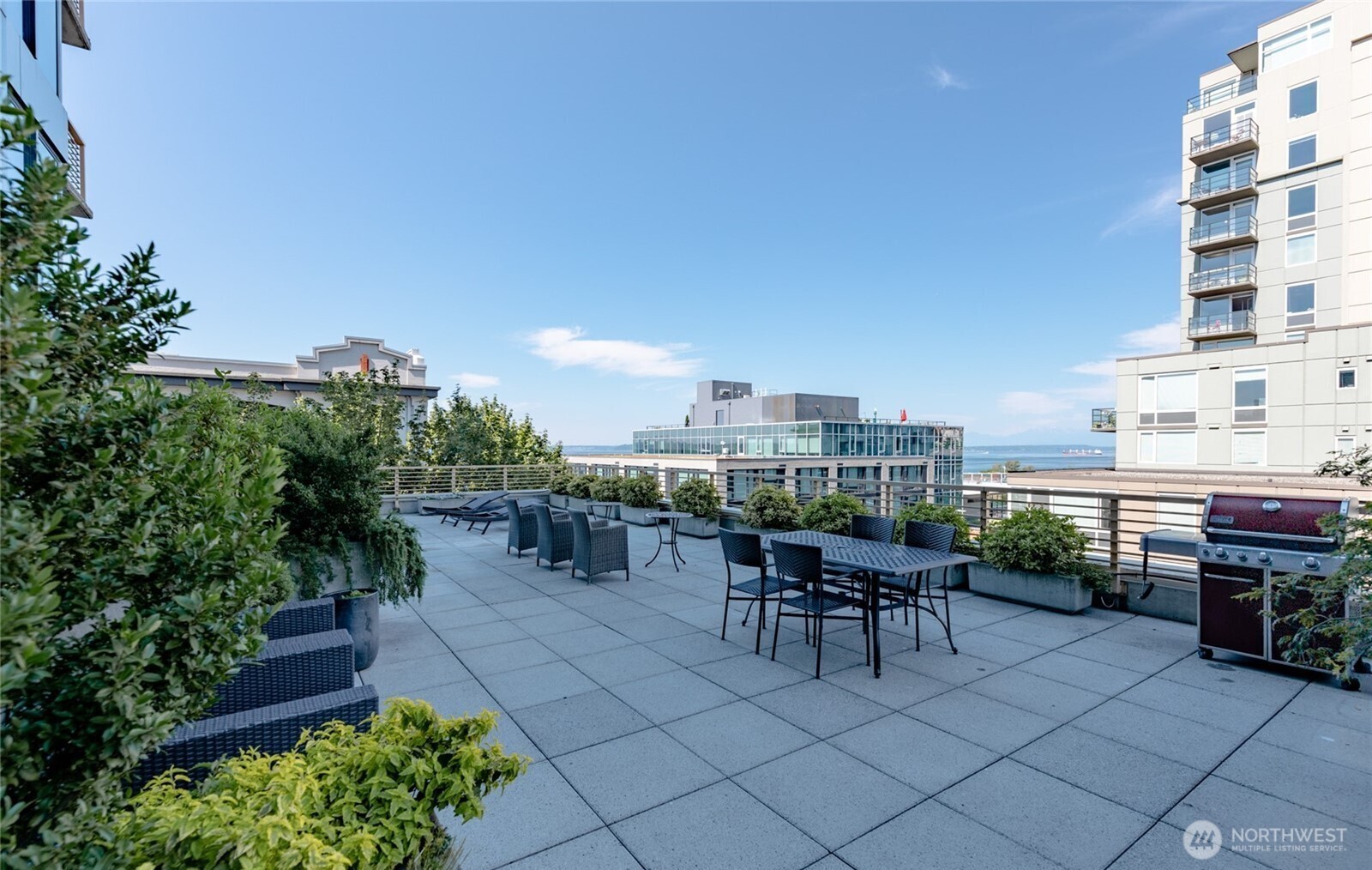 2716 Elliott Avenue Unit: 404