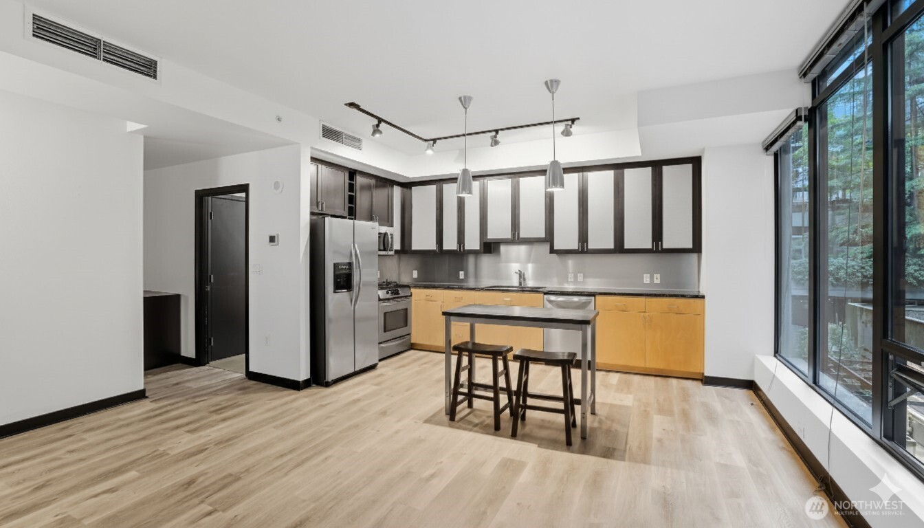 2716 Elliott Avenue Unit: 404