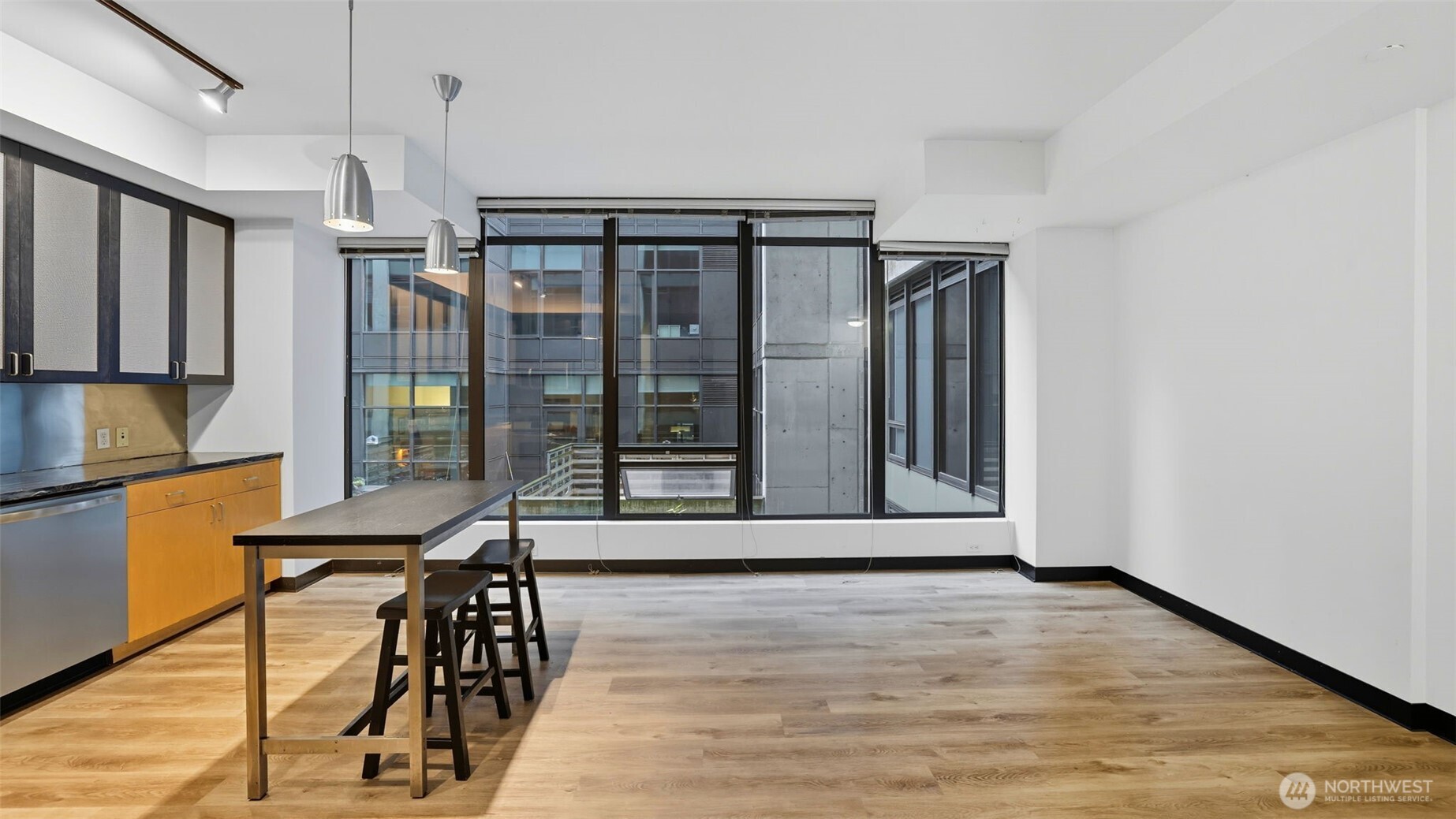 2716 Elliott Avenue Unit: 404