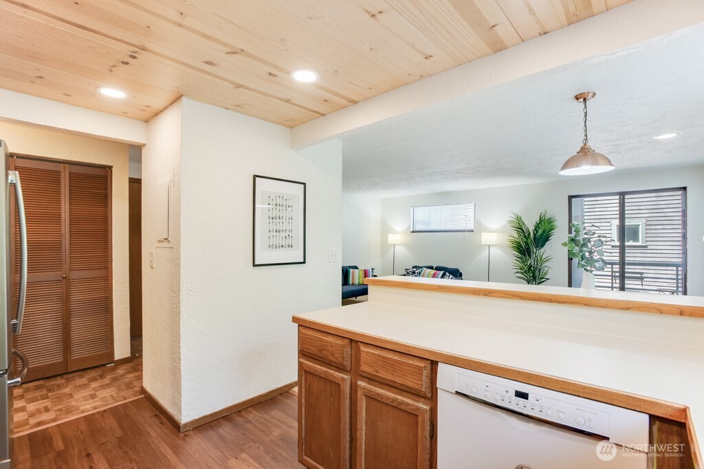 1200 6th Avenue N Unit: 6