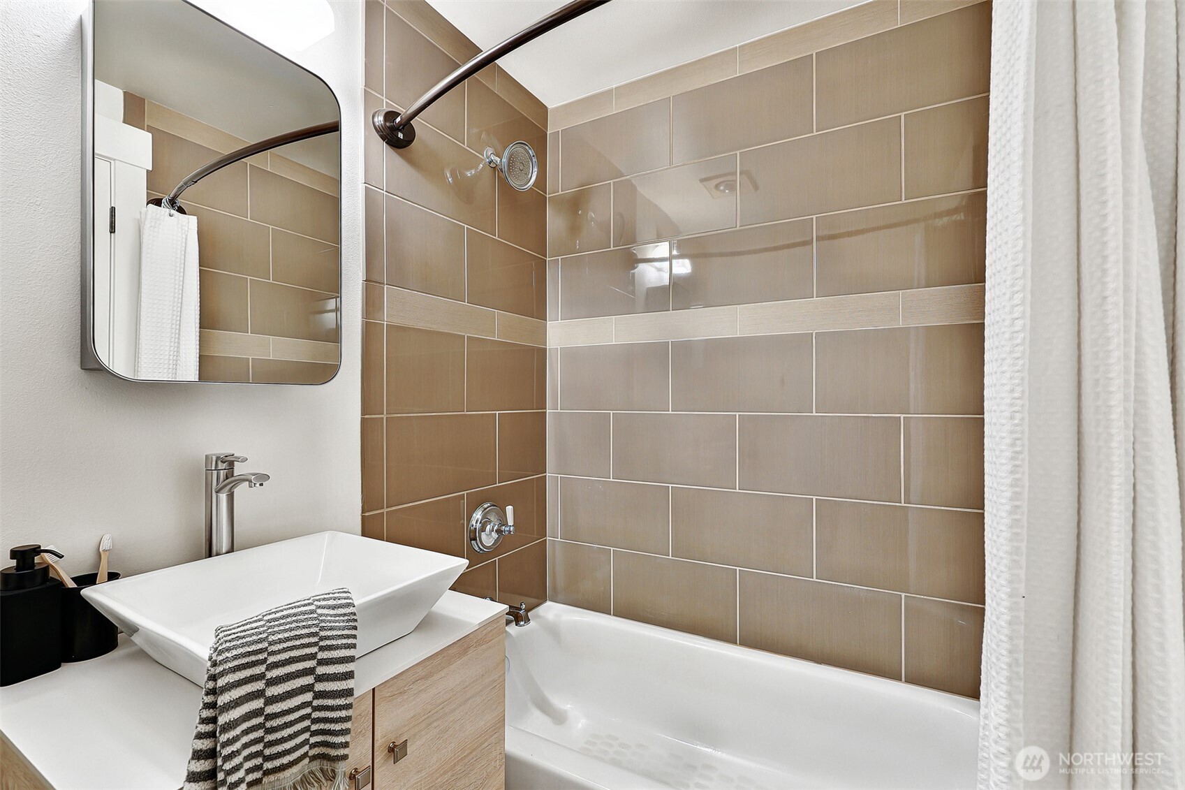 4018 Linden Avenue N Unit: A