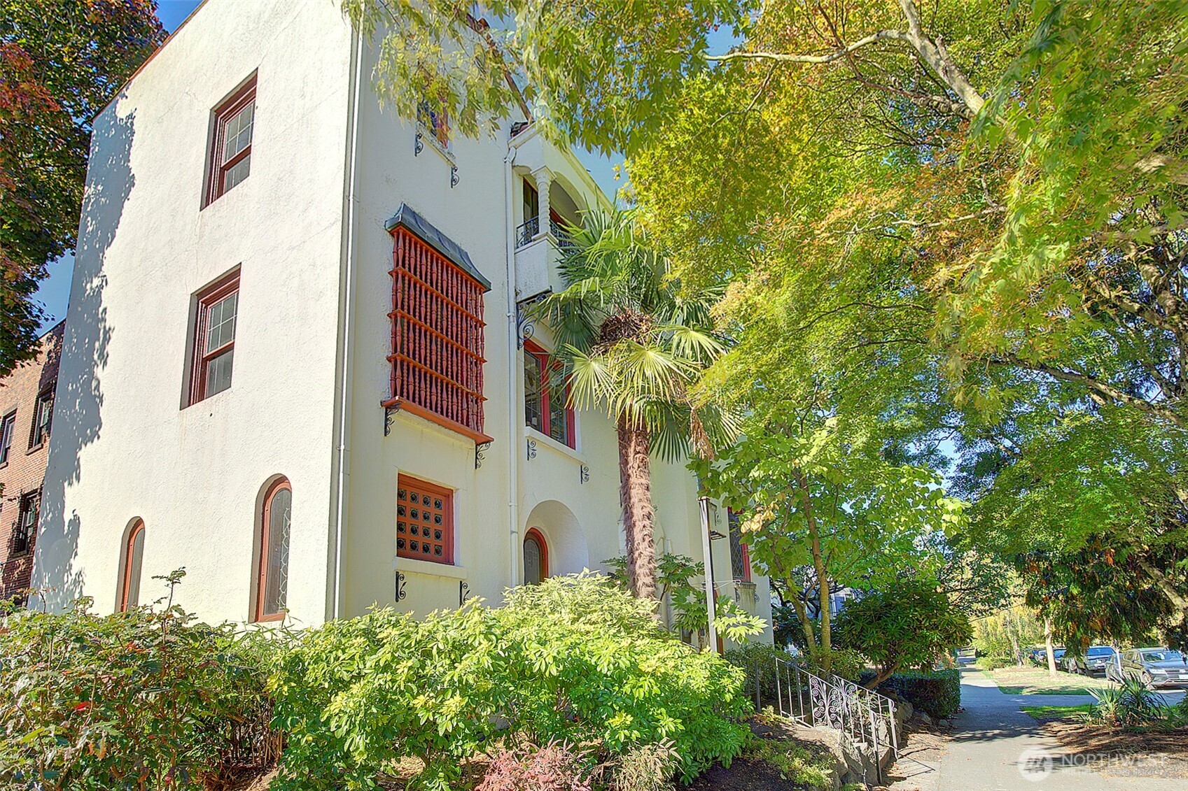 323 16th Avenue E Unit: 301