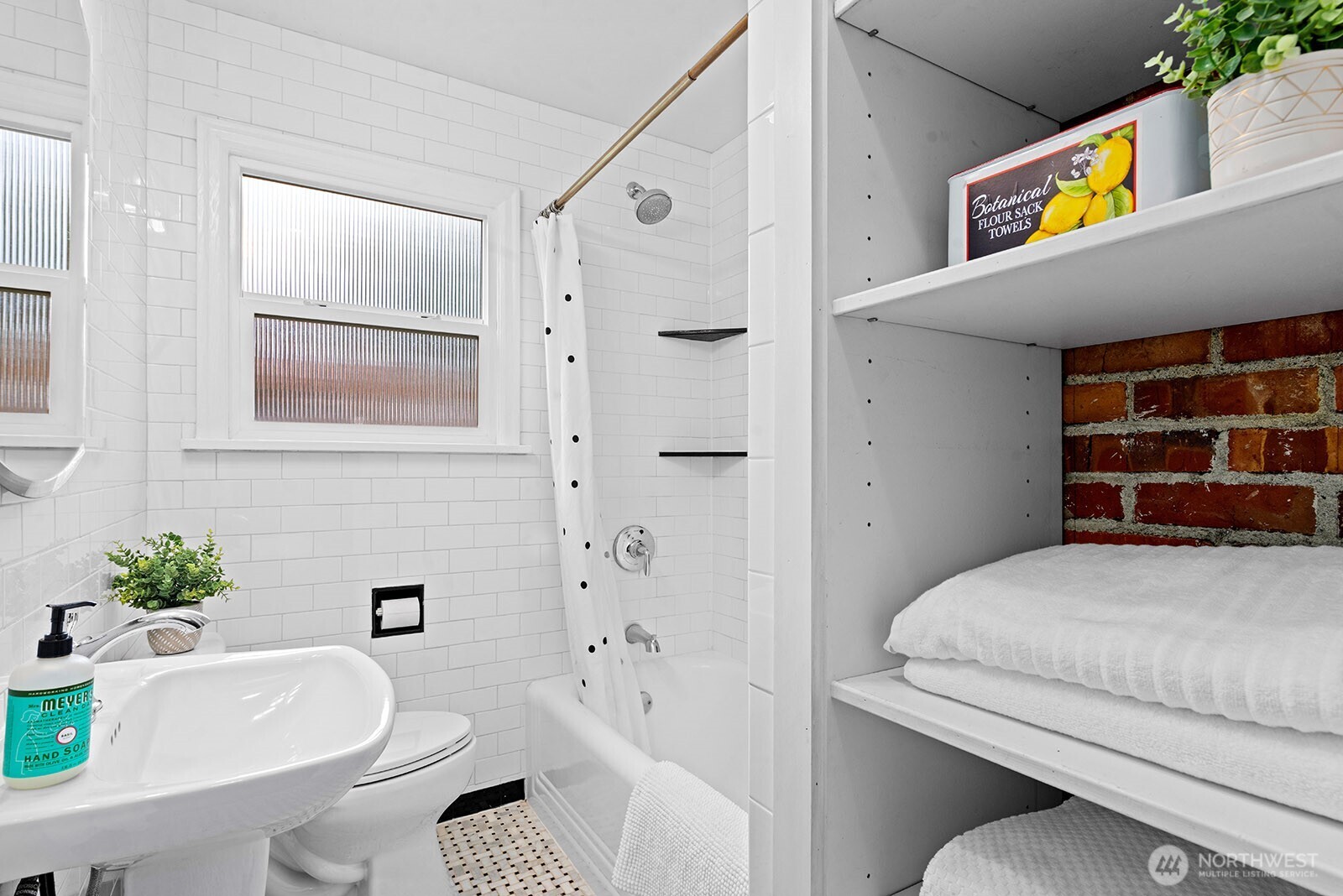 10205 35th Avenue SW