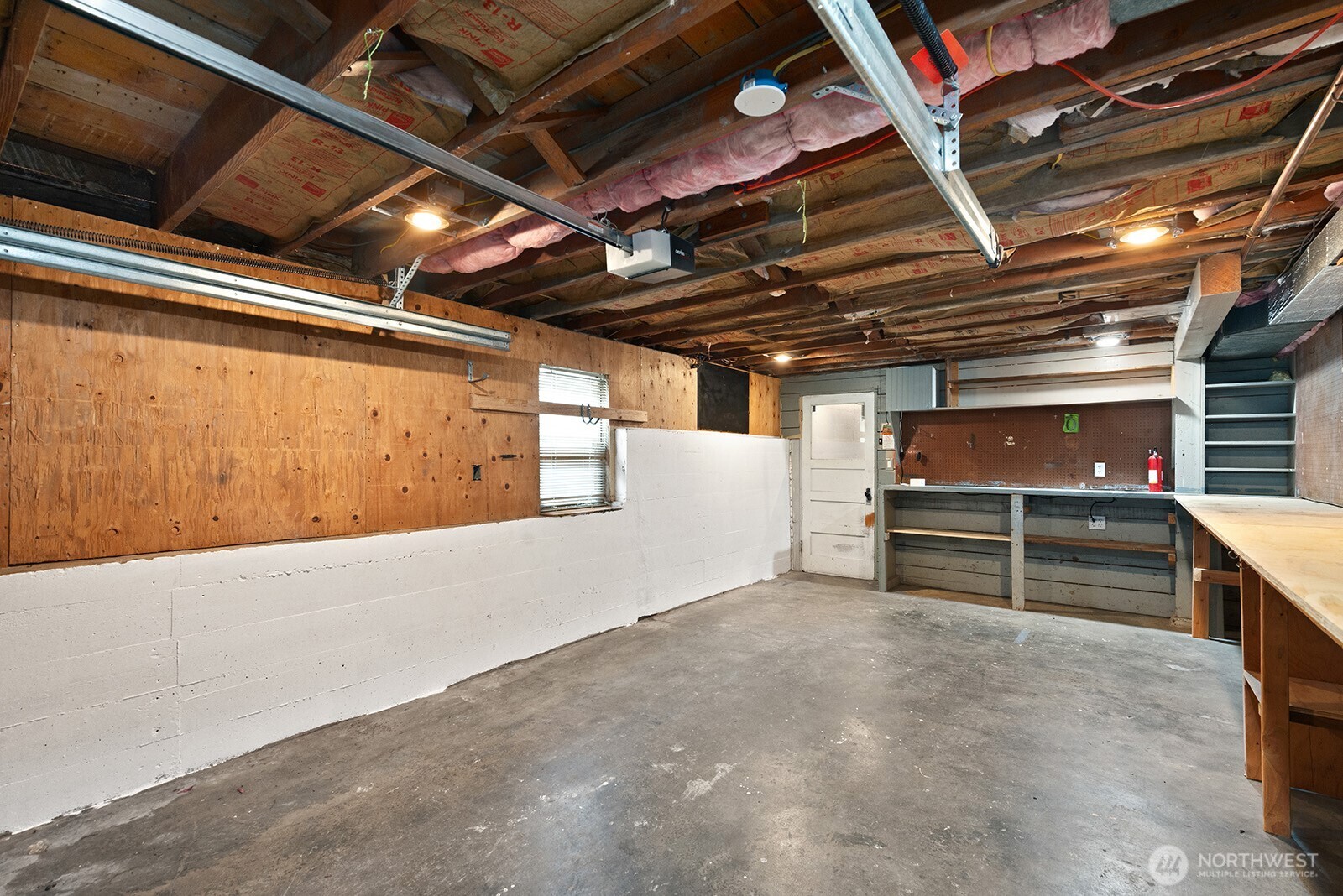 10205 35th Avenue SW