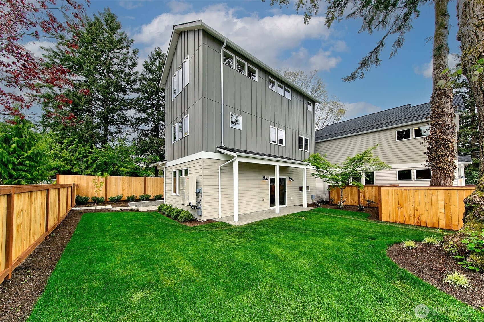 10706 Fremont Avenue N