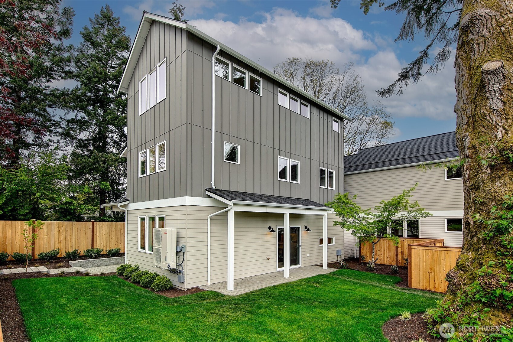 10706 Fremont Avenue N