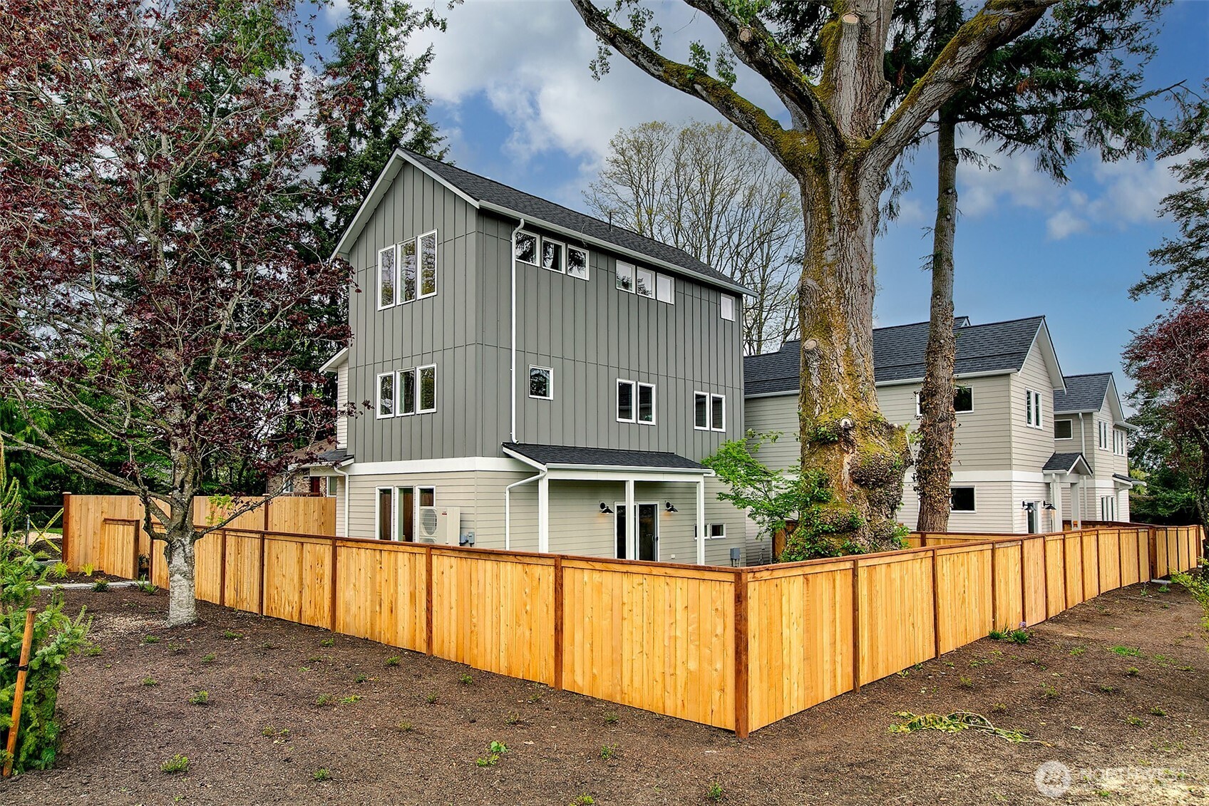 10706 Fremont Avenue N