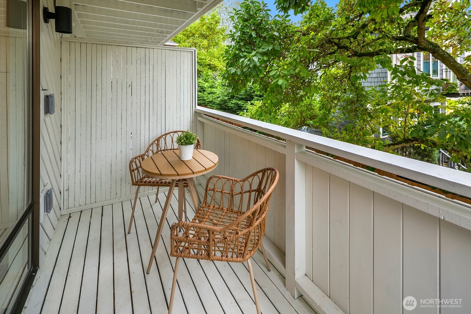 1514 Nob Hill Avenue N