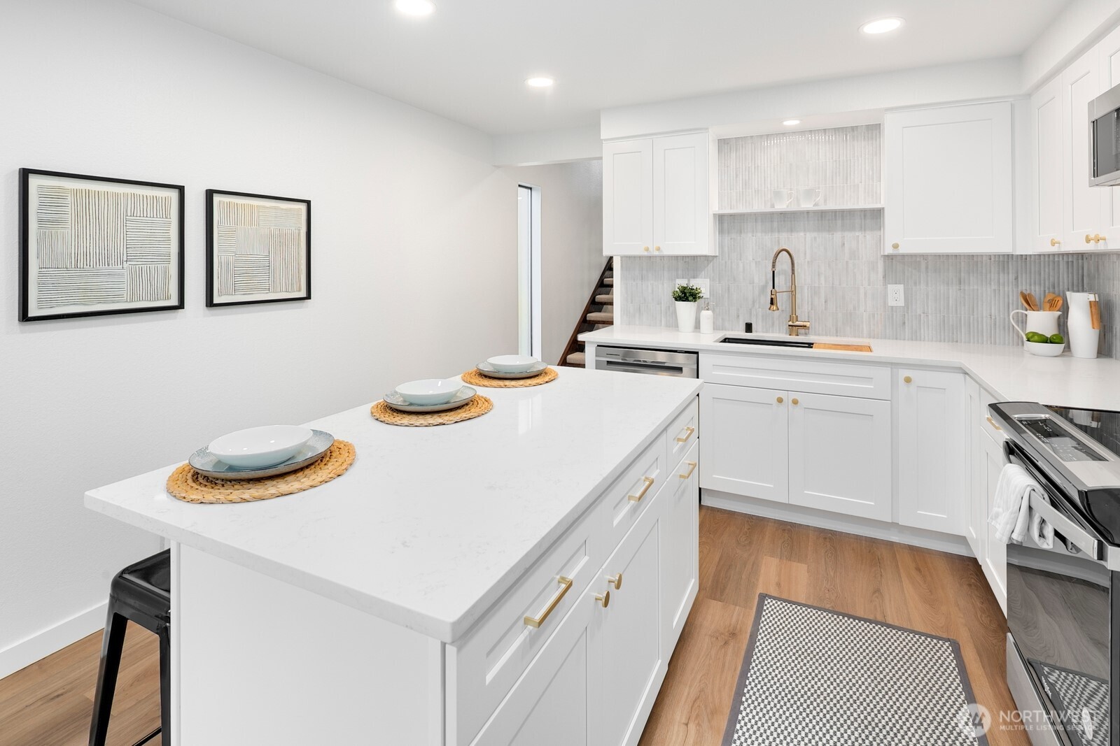 1514 Nob Hill Avenue N