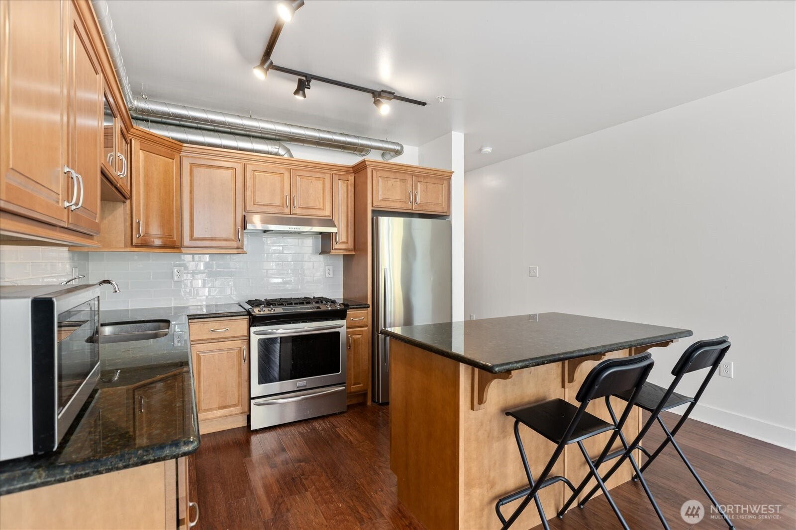 530 Broadway E Unit: 406