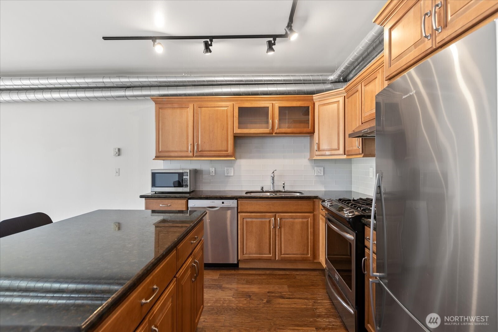 530 Broadway E Unit: 406
