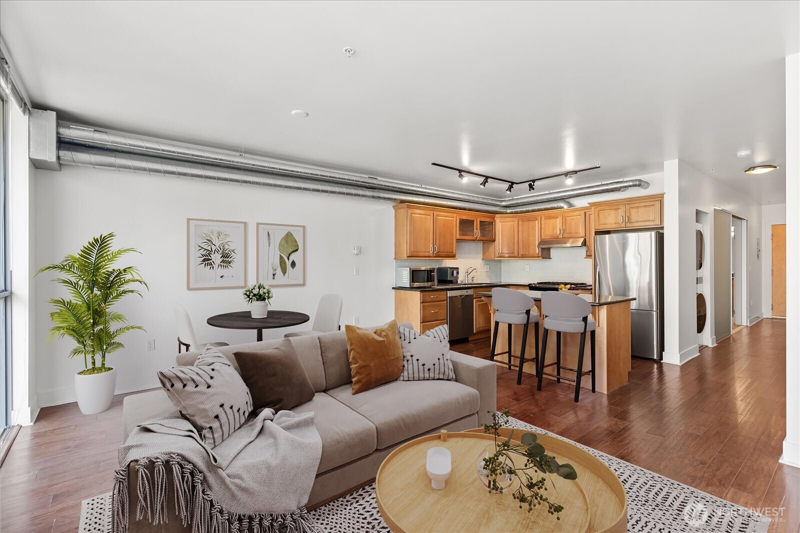 530 Broadway E Unit: 406