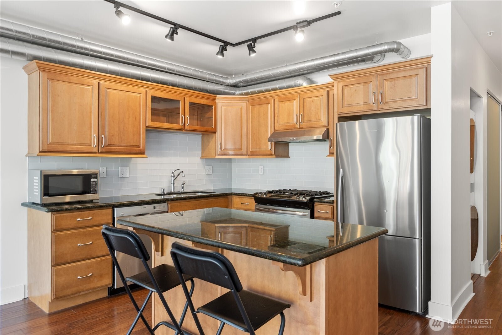 530 Broadway E Unit: 406