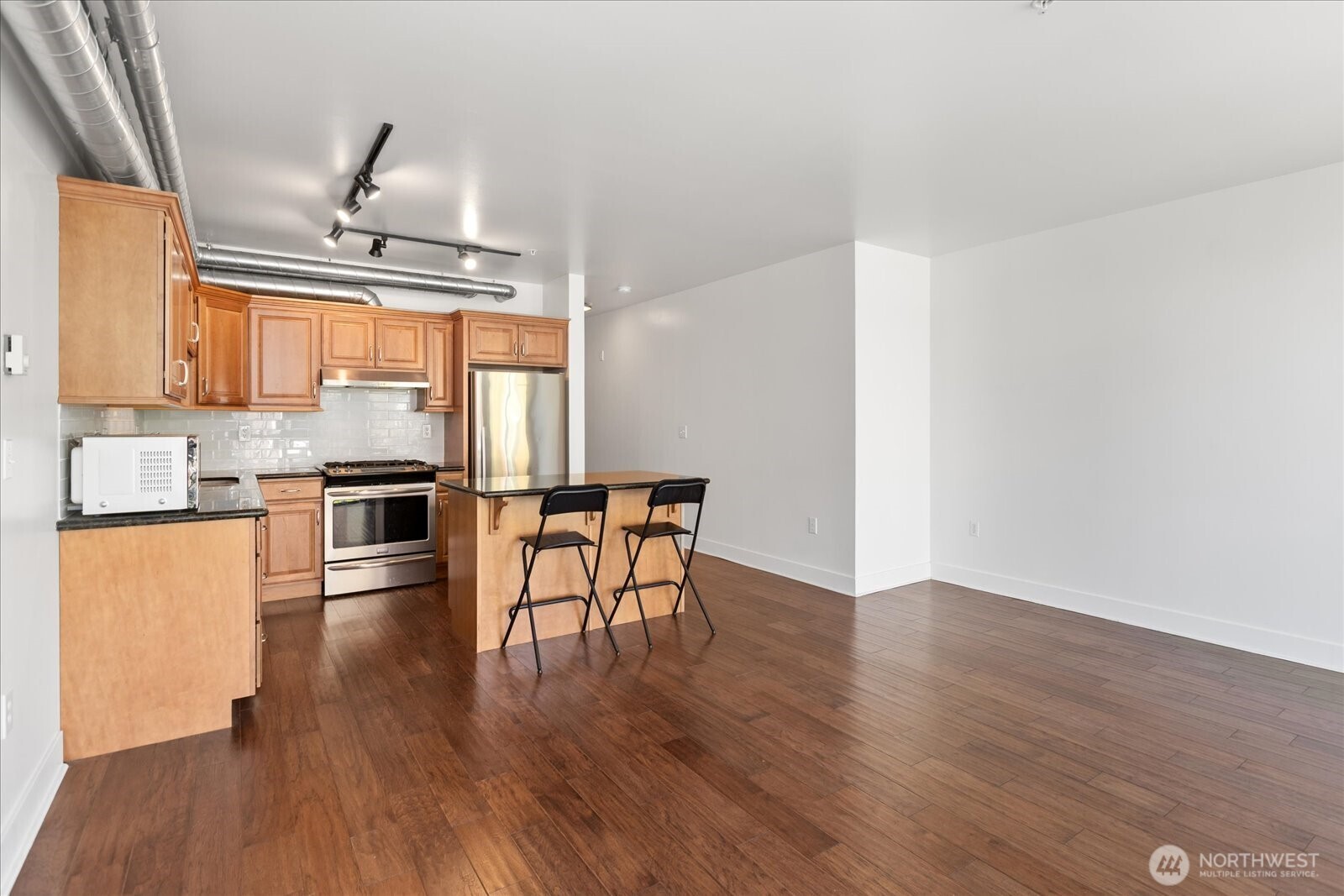 530 Broadway E Unit: 406