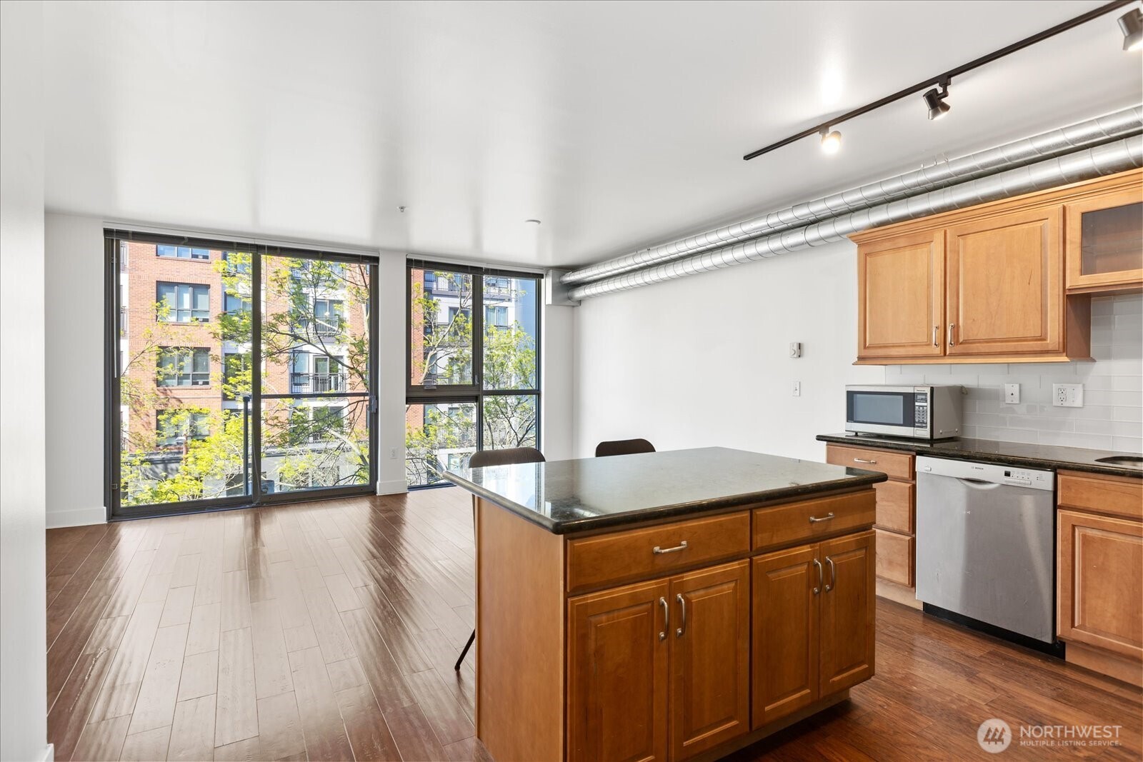 530 Broadway E Unit: 406