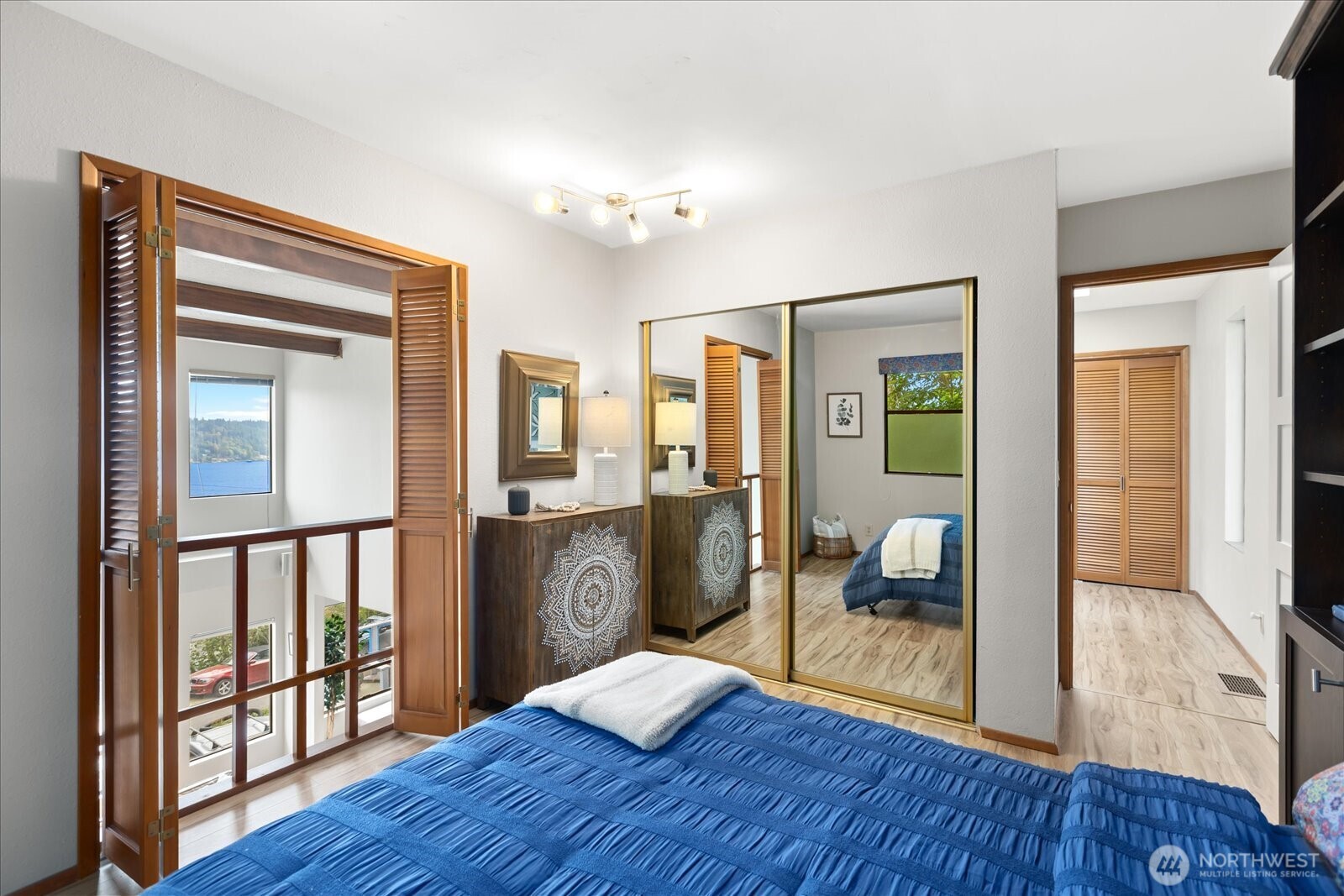 11737 Lakeside Avenue NE