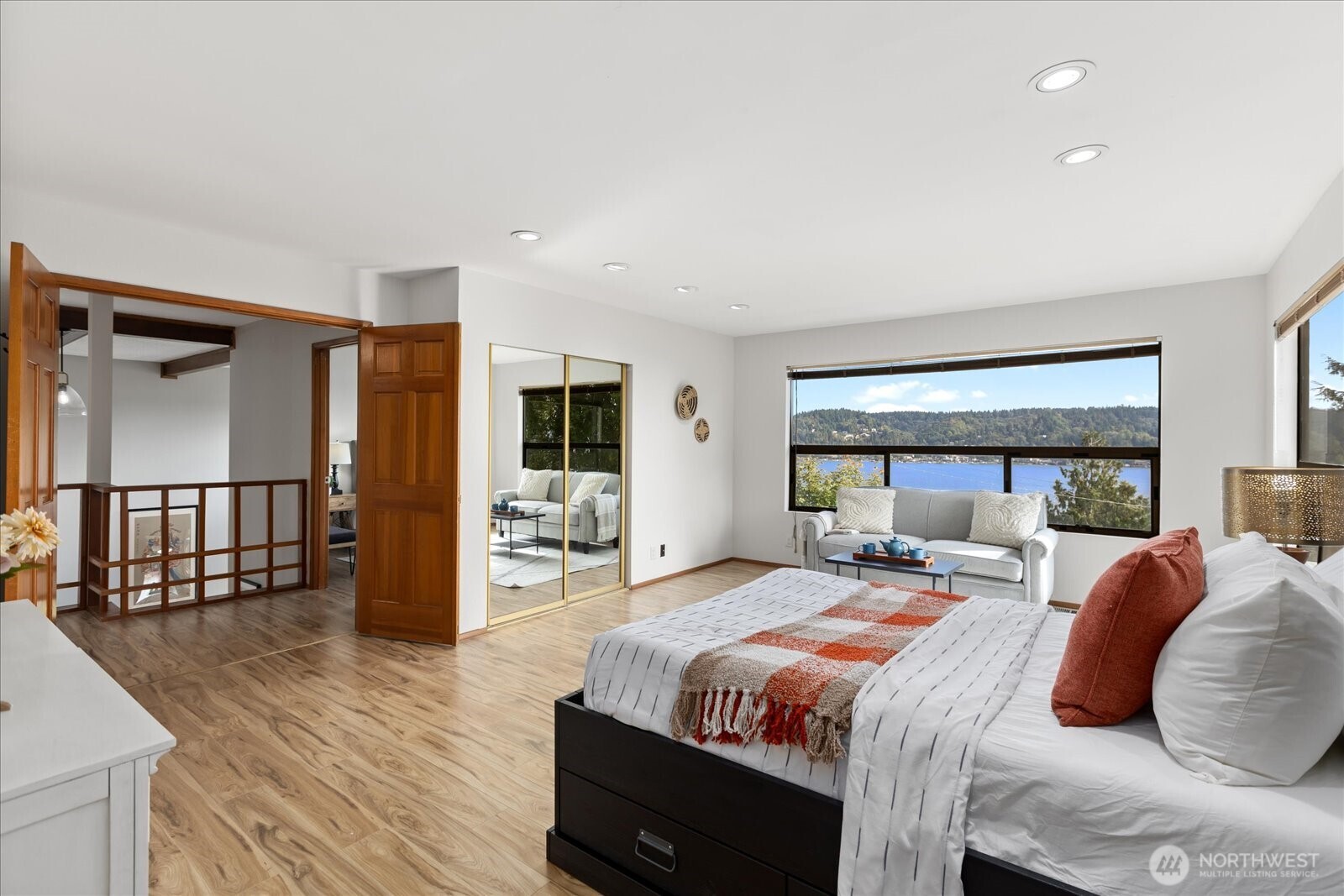 11737 Lakeside Avenue NE