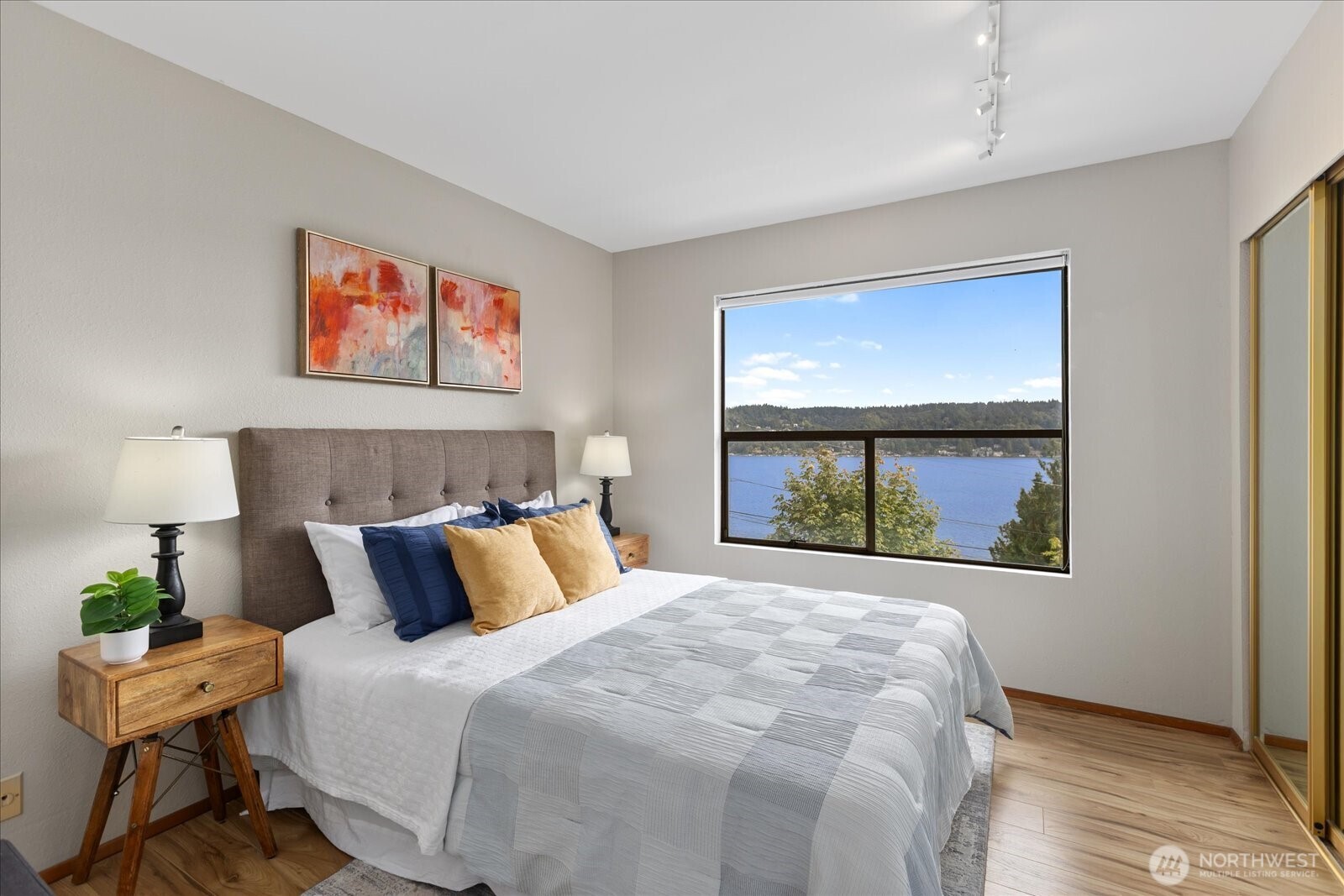 11737 Lakeside Avenue NE