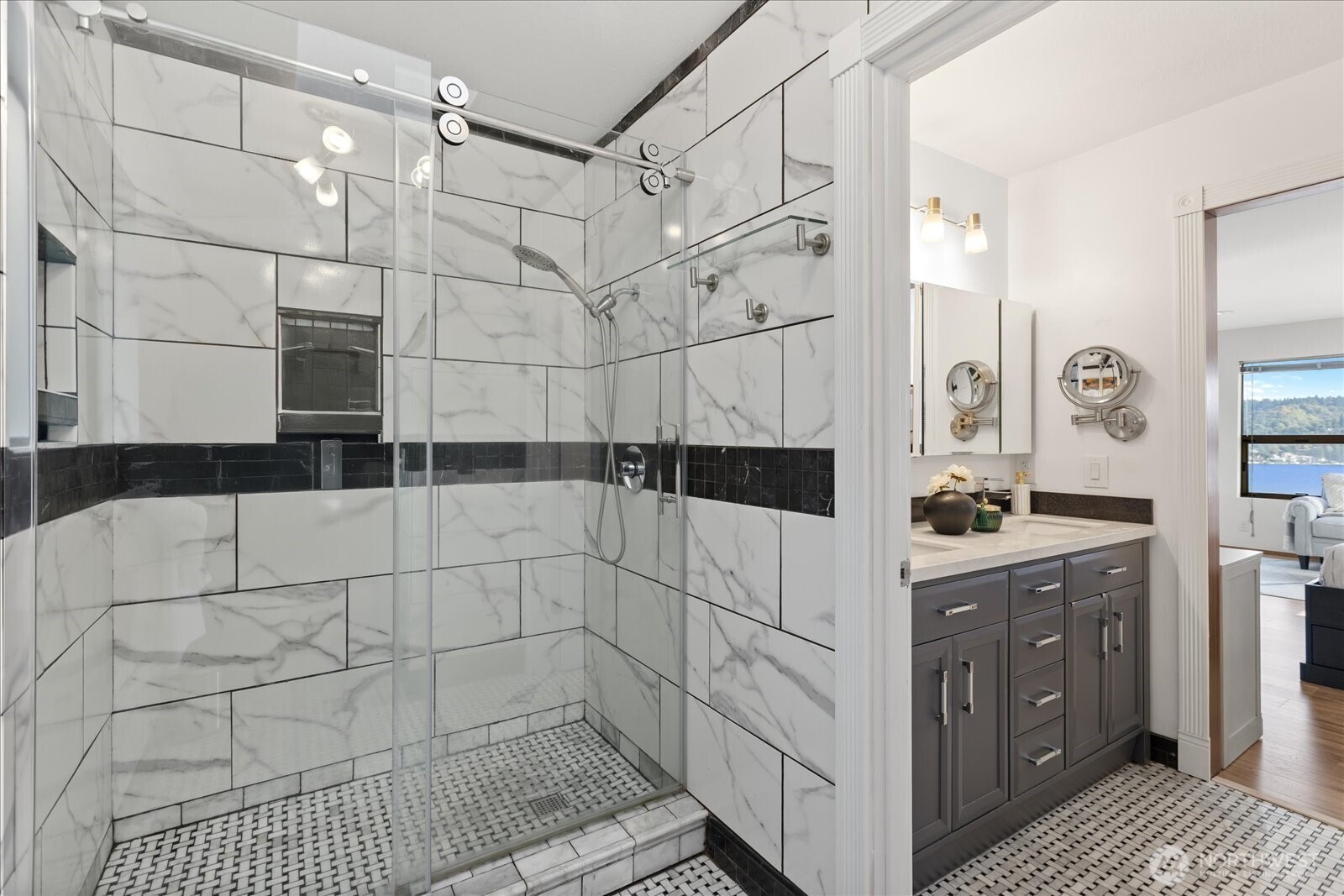 11737 Lakeside Avenue NE