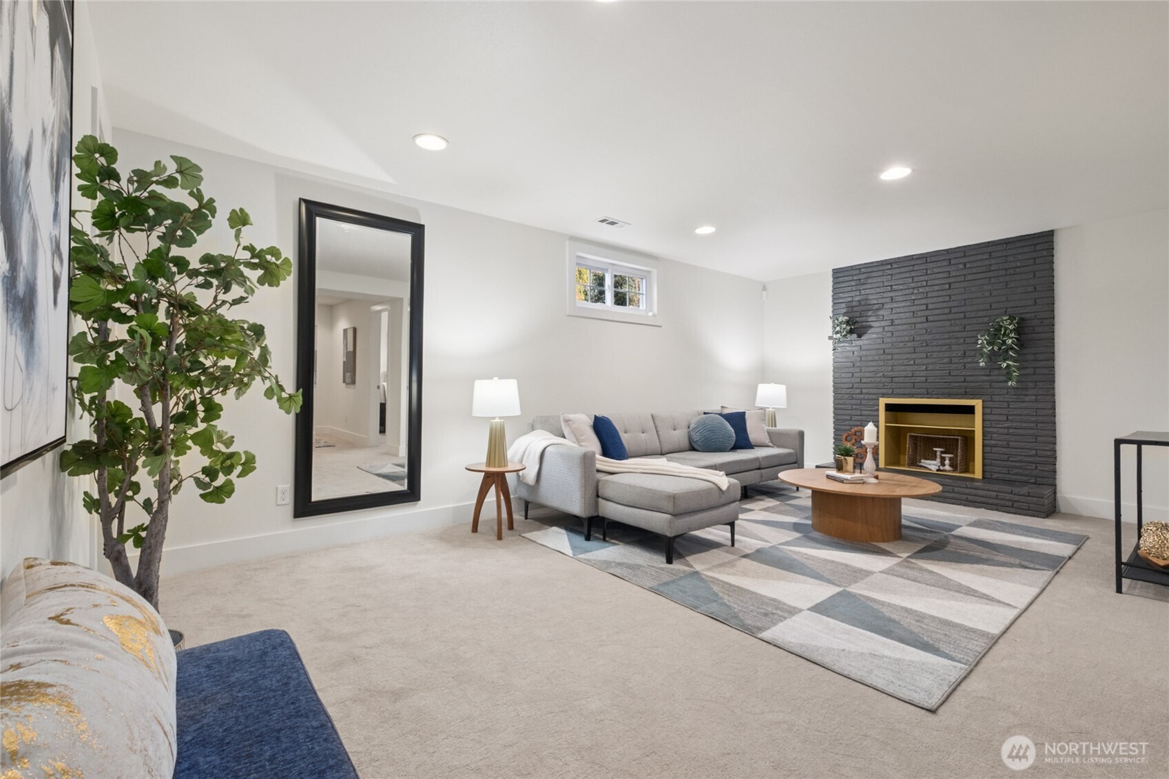 4703 S Hudson Street