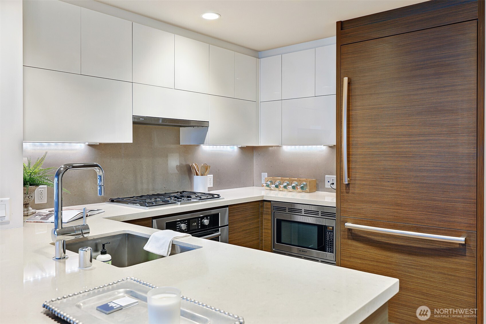 588 Bell Street Unit: 2008S