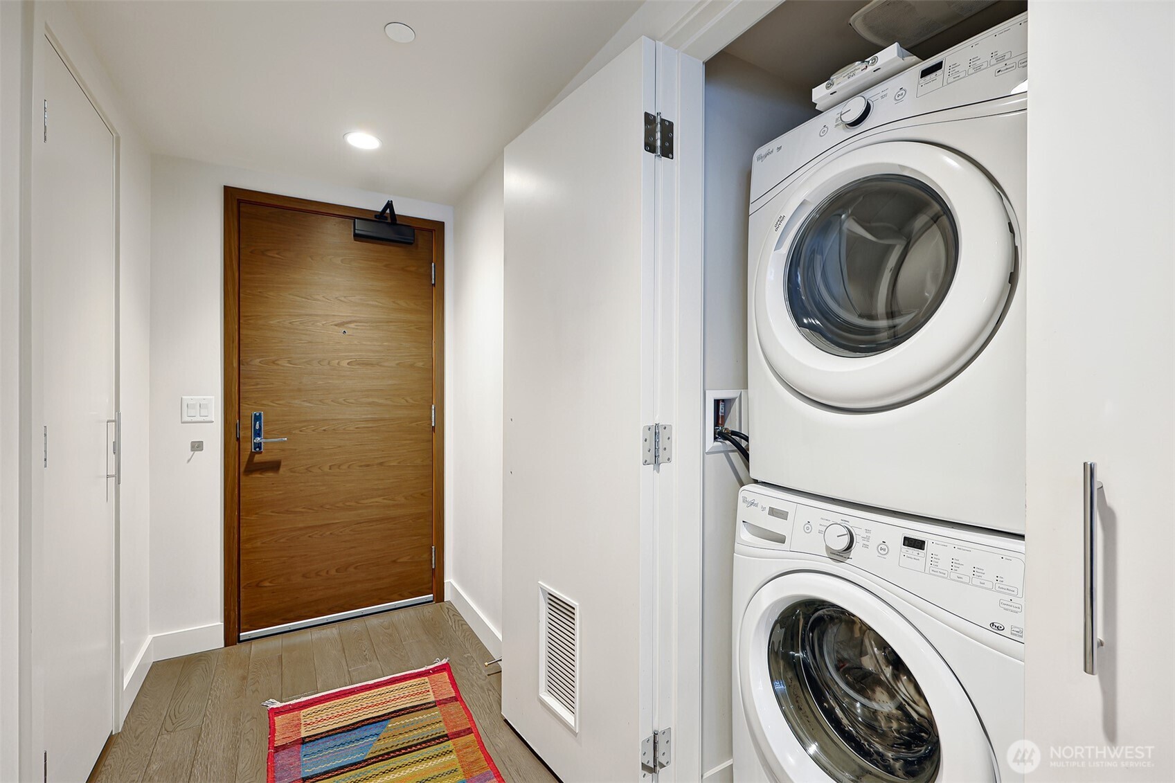 588 Bell Street Unit: 2008S