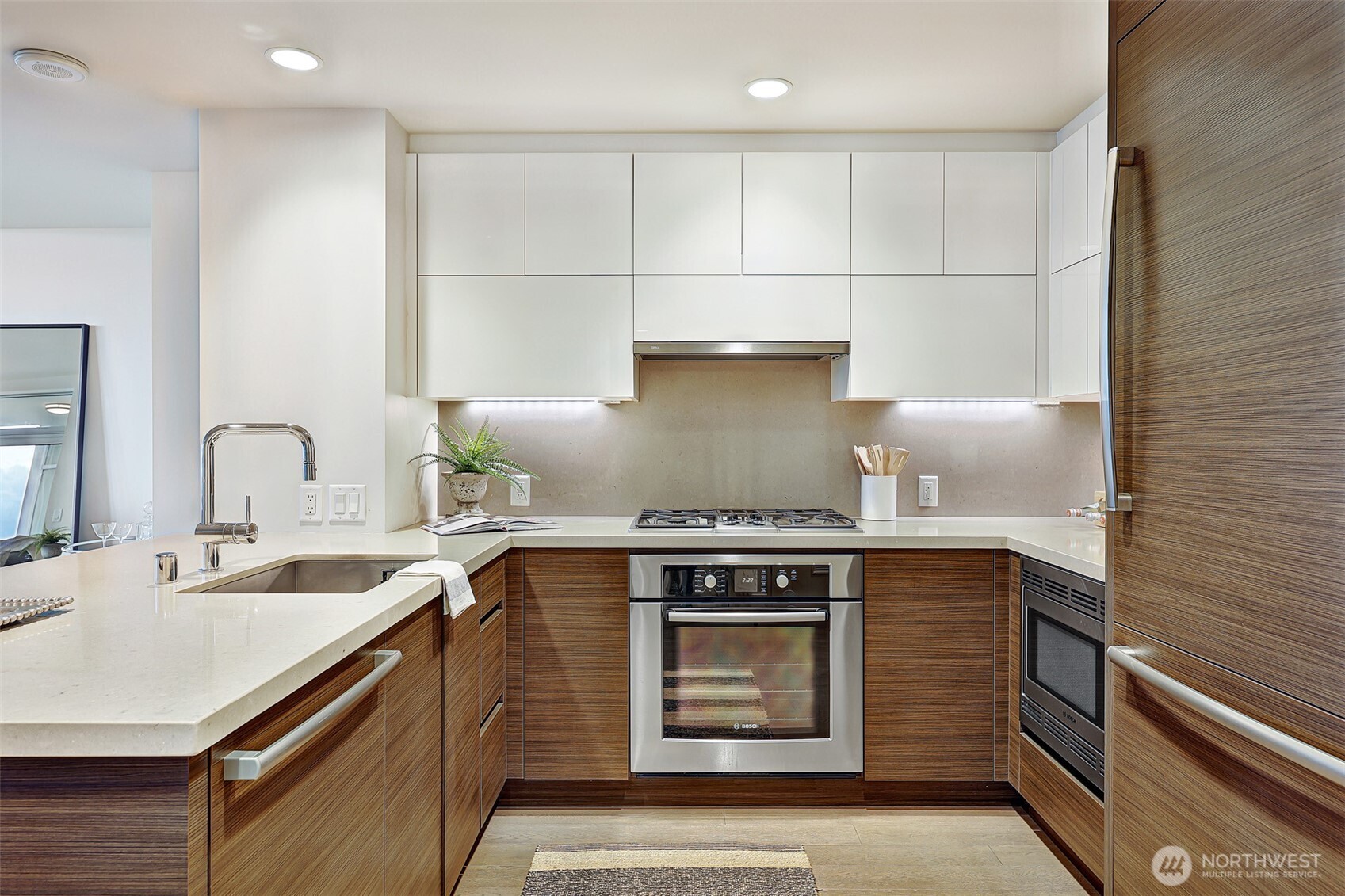 588 Bell Street Unit: 2008S