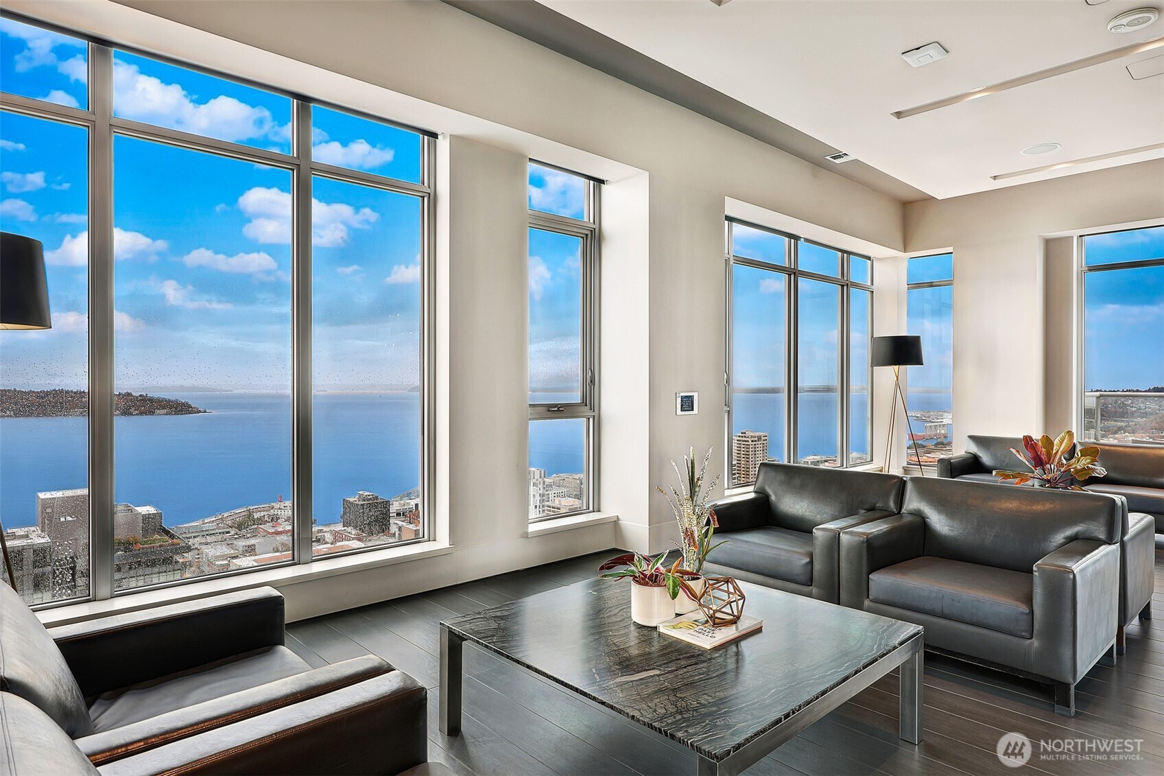 588 Bell Street Unit: 2008S