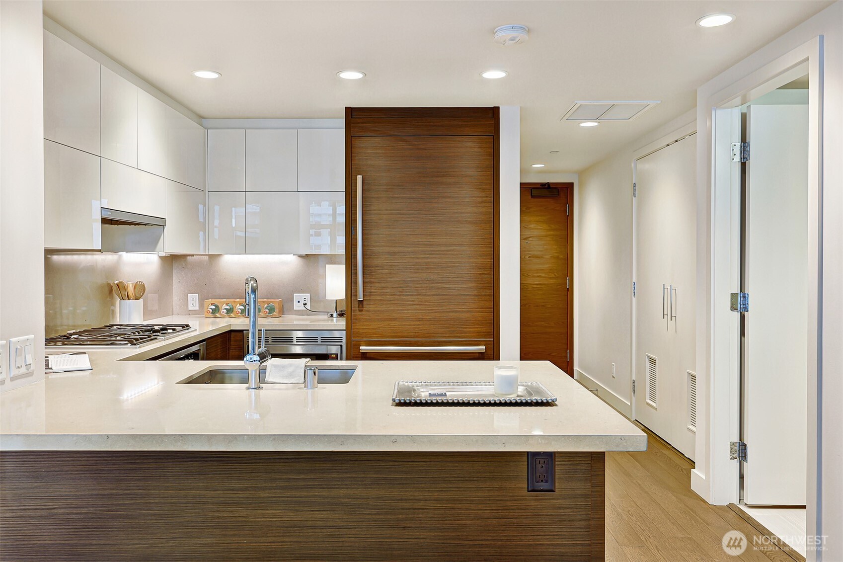 588 Bell Street Unit: 2008S