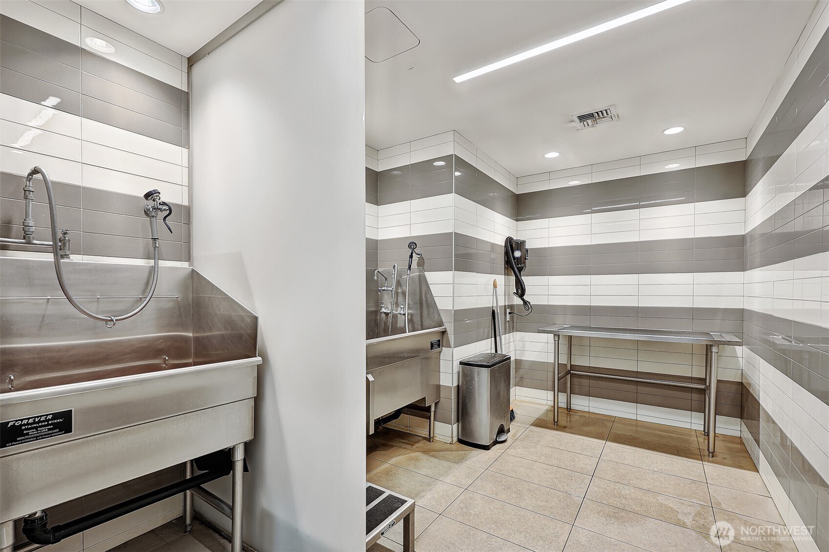 588 Bell Street Unit: 2008S