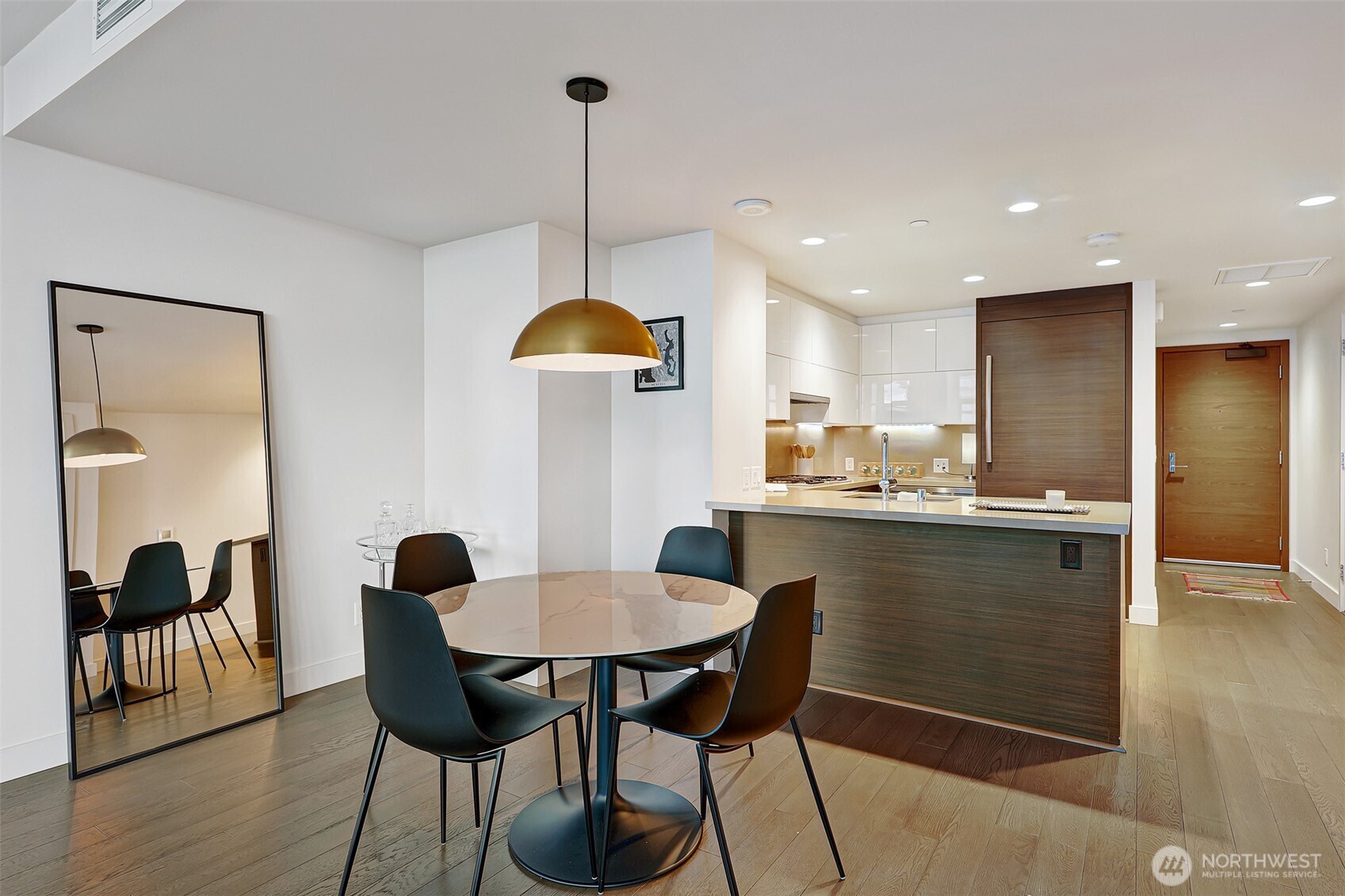 588 Bell Street Unit: 2008S