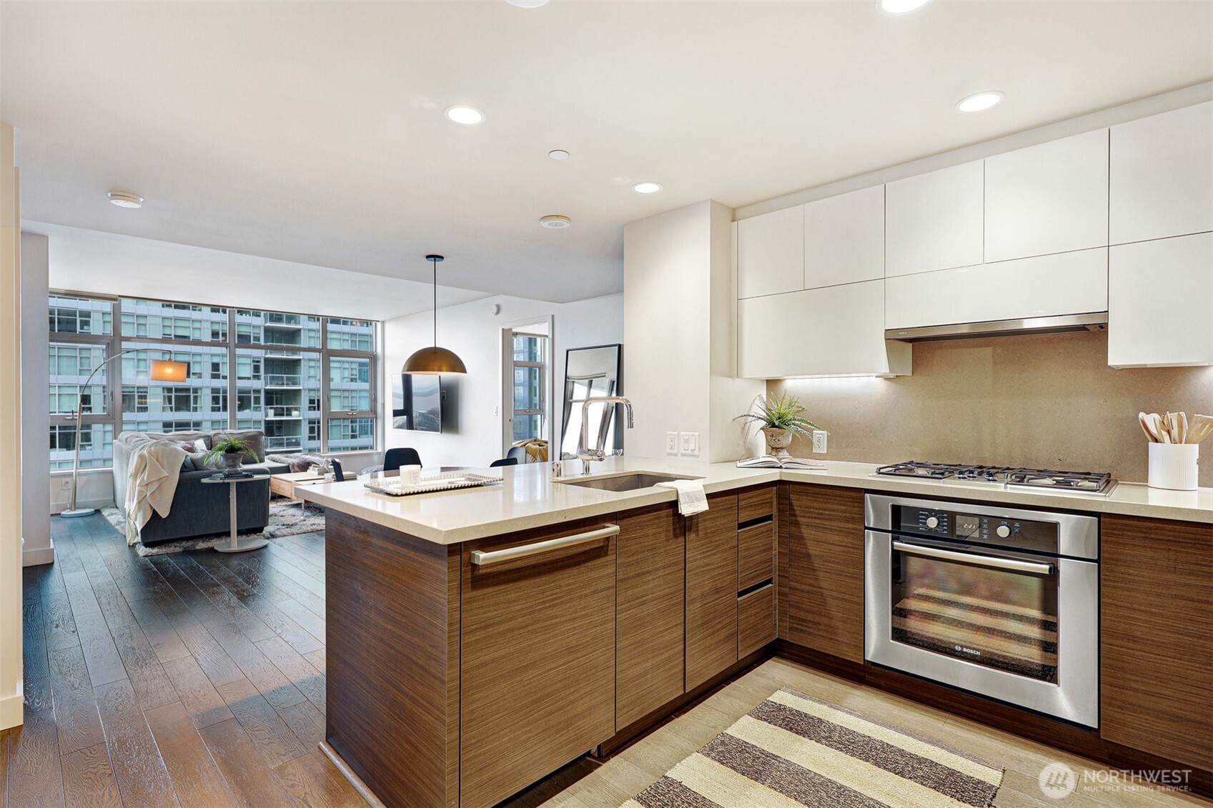 588 Bell Street Unit: 2008S