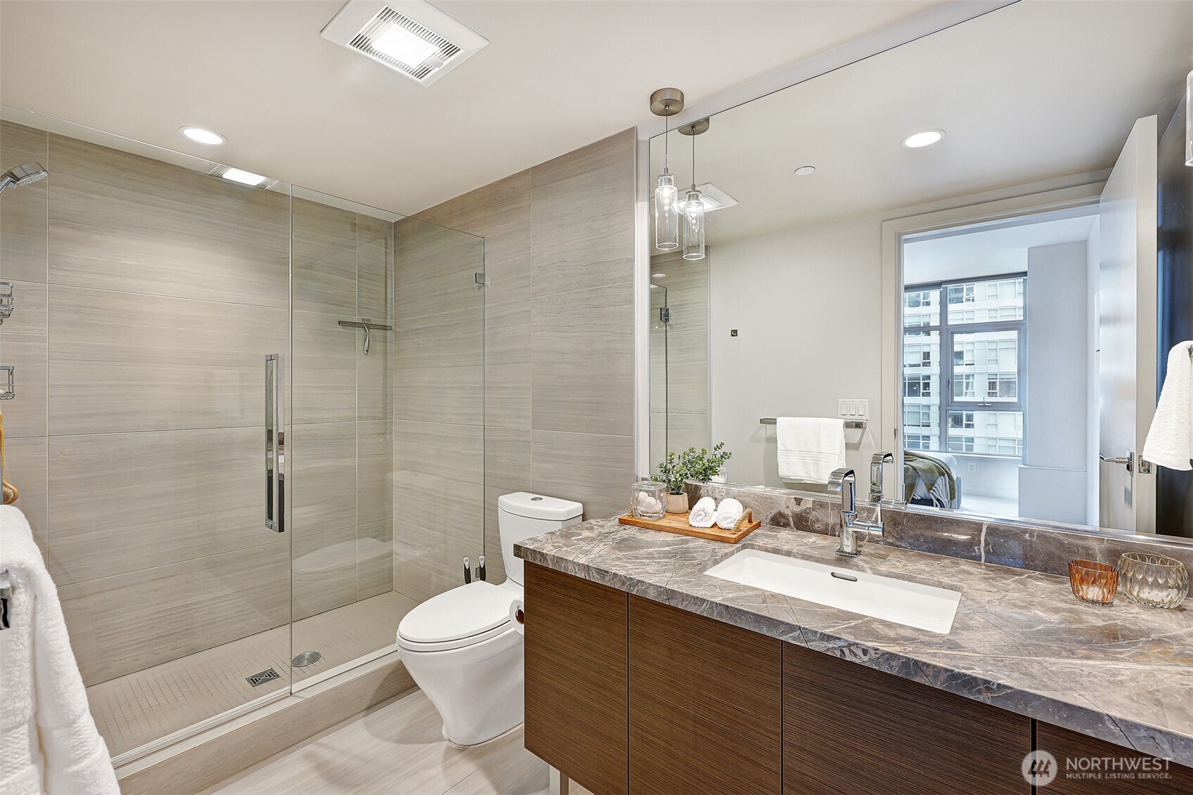 588 Bell Street Unit: 2008S