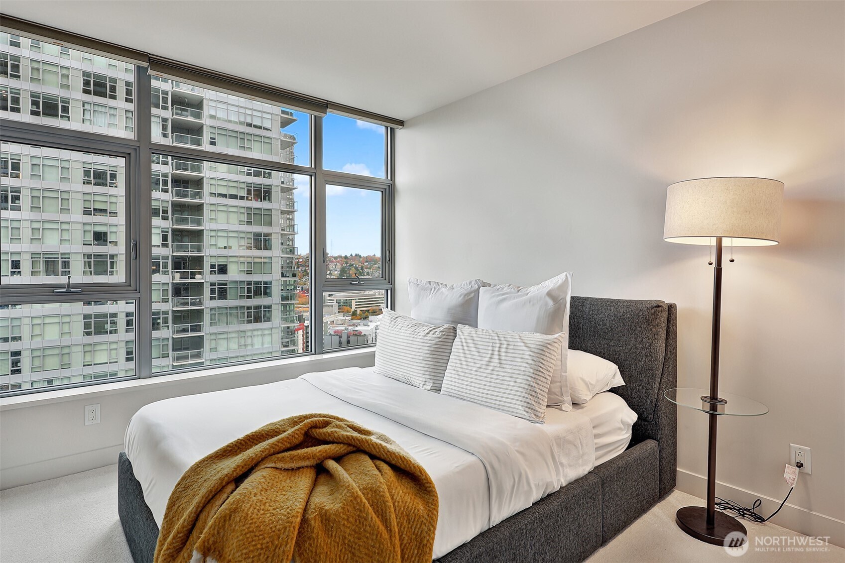 588 Bell Street Unit: 2008S