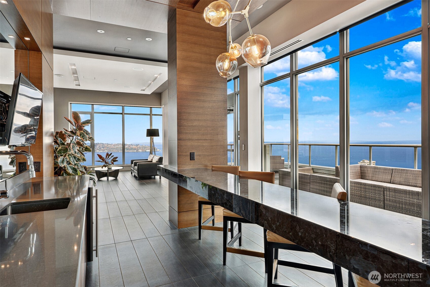 588 Bell Street Unit: 2008S