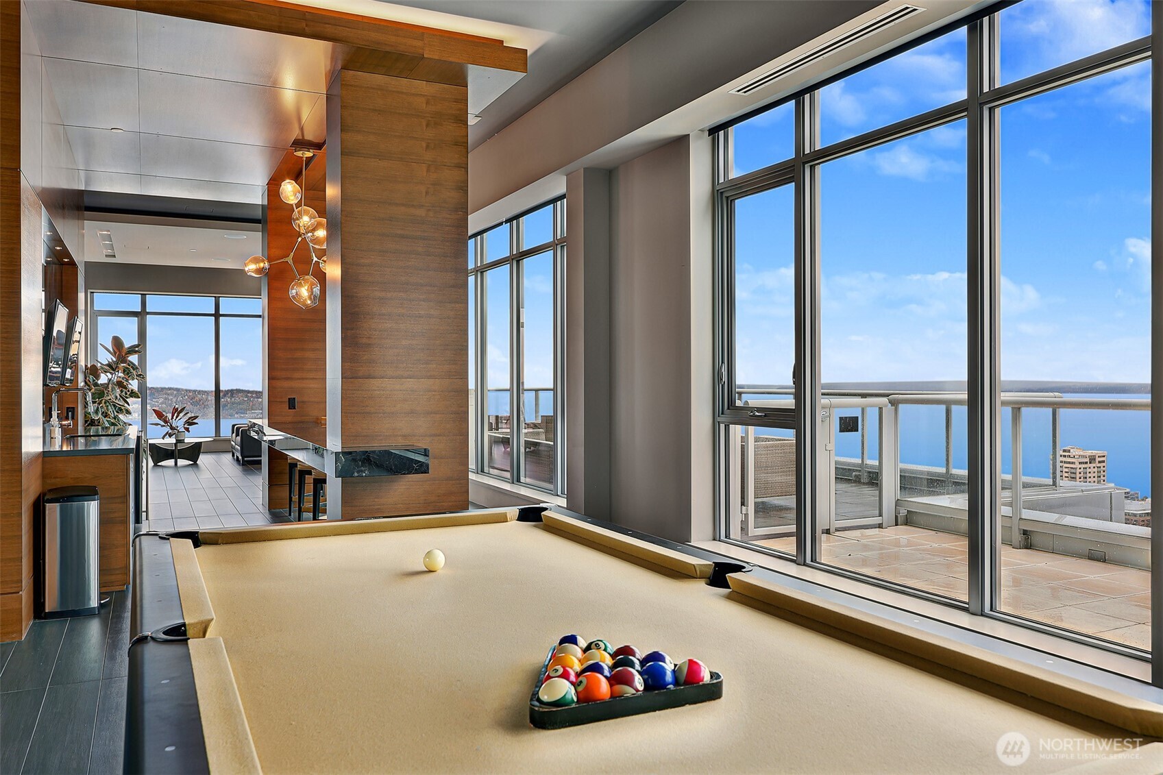 588 Bell Street Unit: 2008S