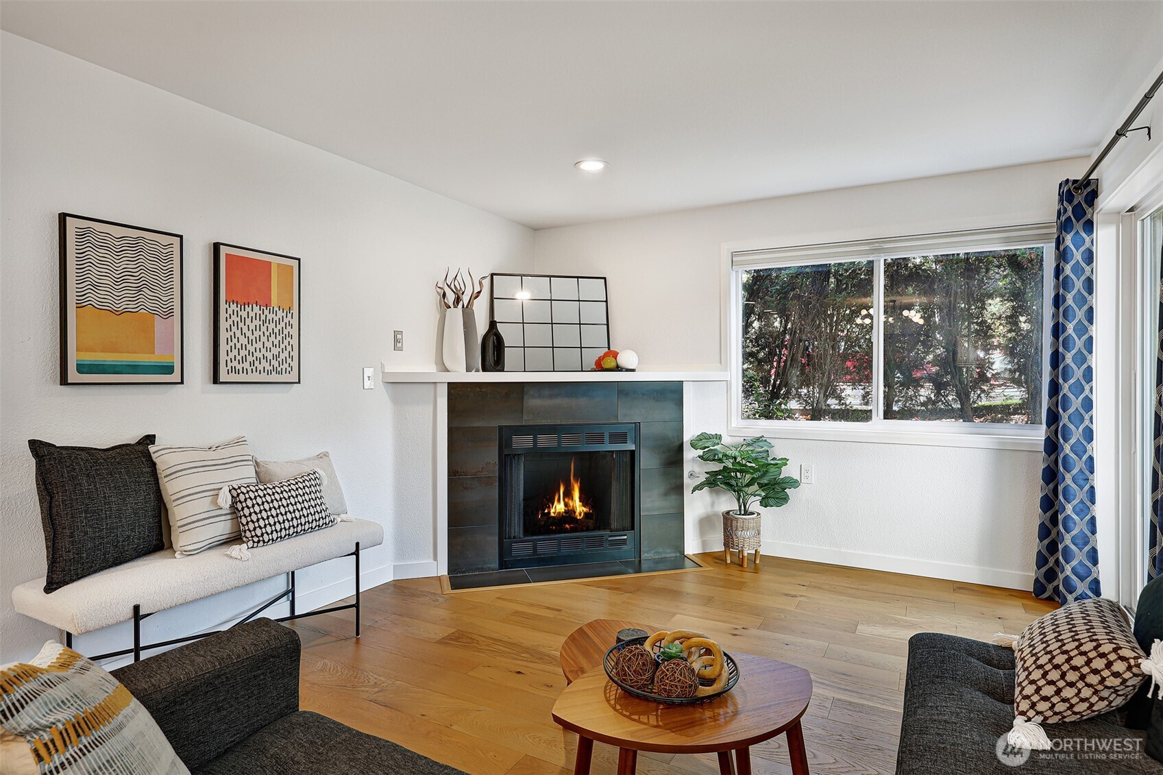 2512 E Madison Street Unit: 401